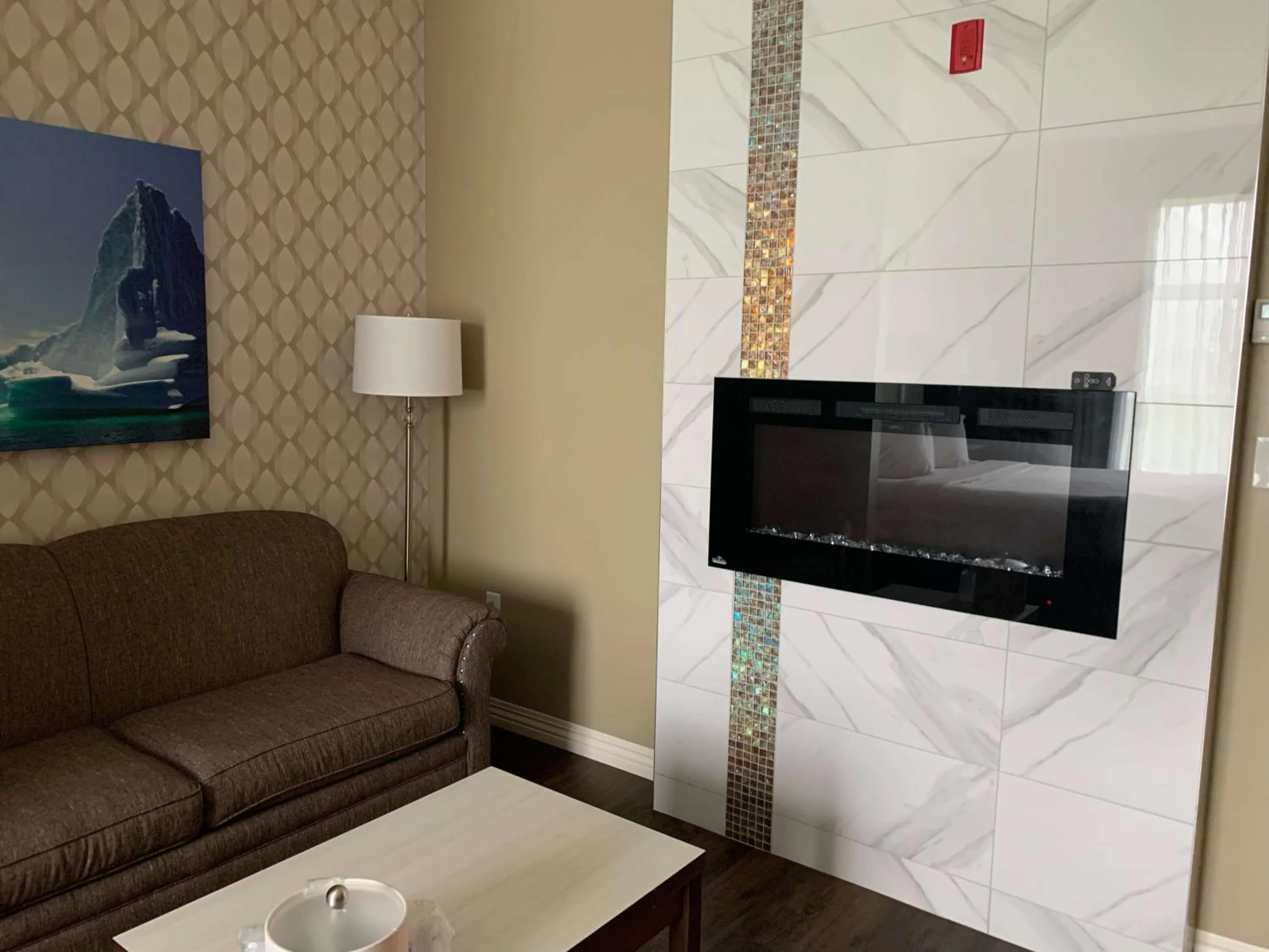 Bedroom in Best Western Plus St. John's Airport Hotel and Suites