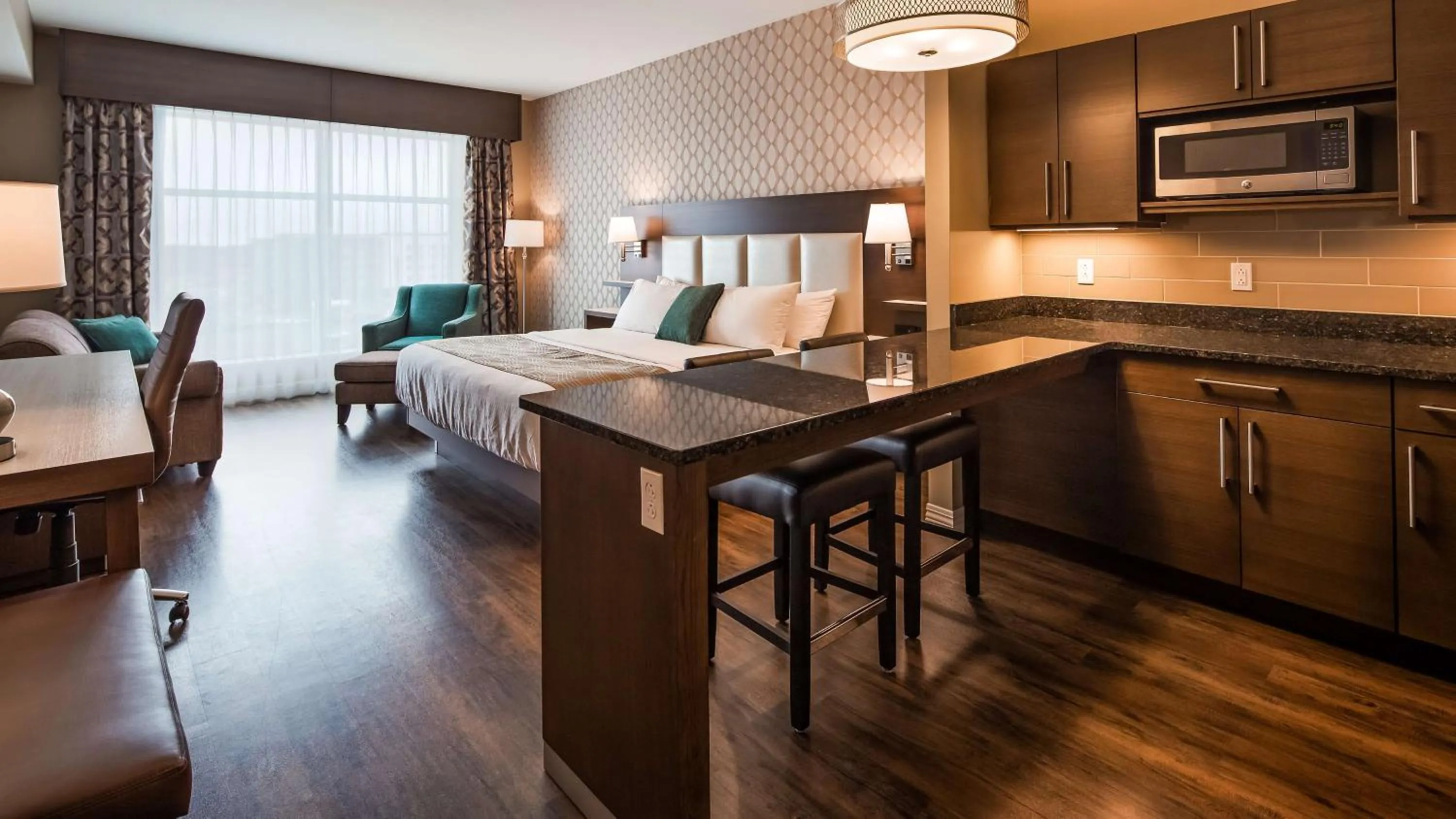 Photo of the whole room, Bed in Best Western Plus St. John's Airport Hotel and Suites