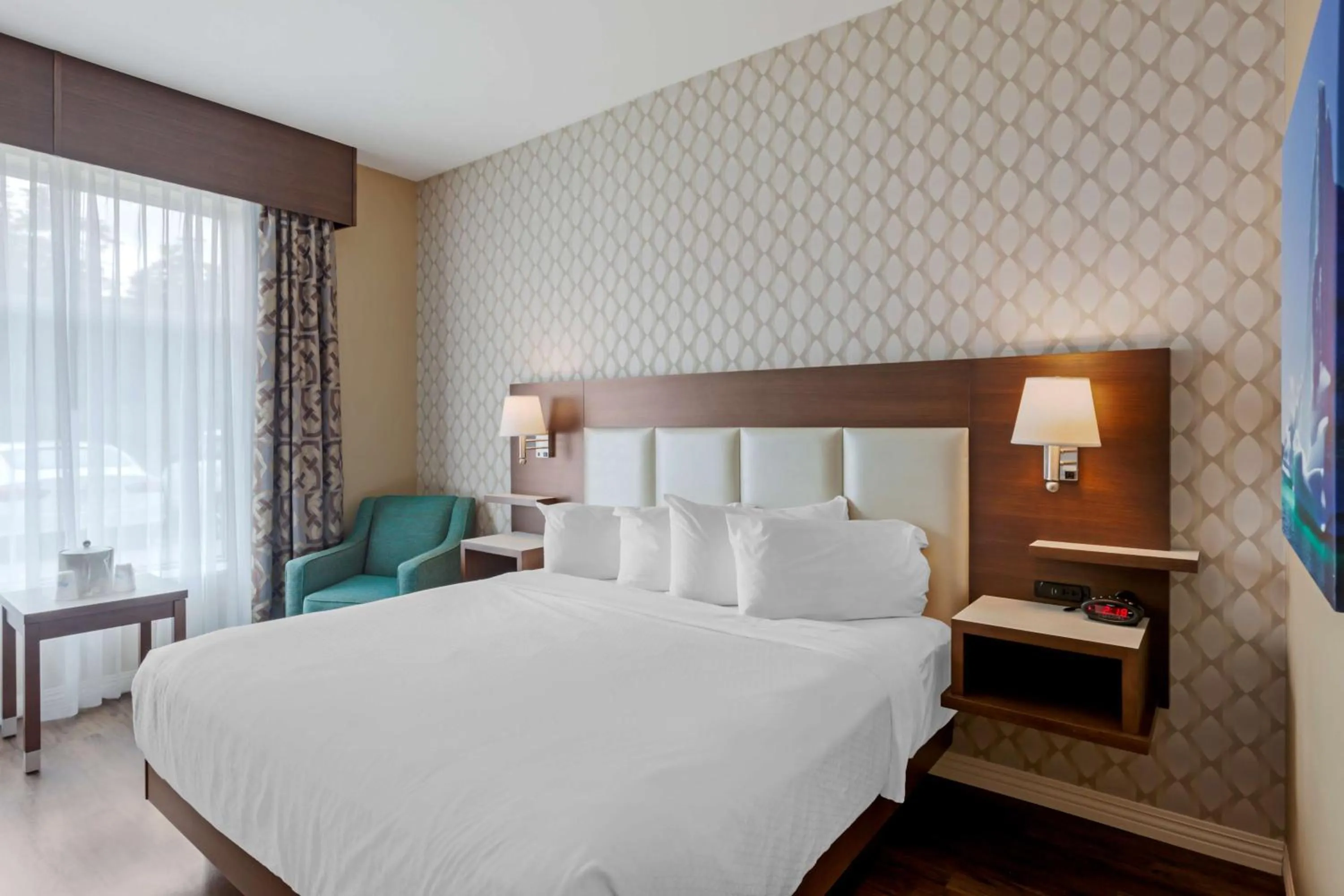 Bedroom, Bed in Best Western Plus St. John's Airport Hotel and Suites