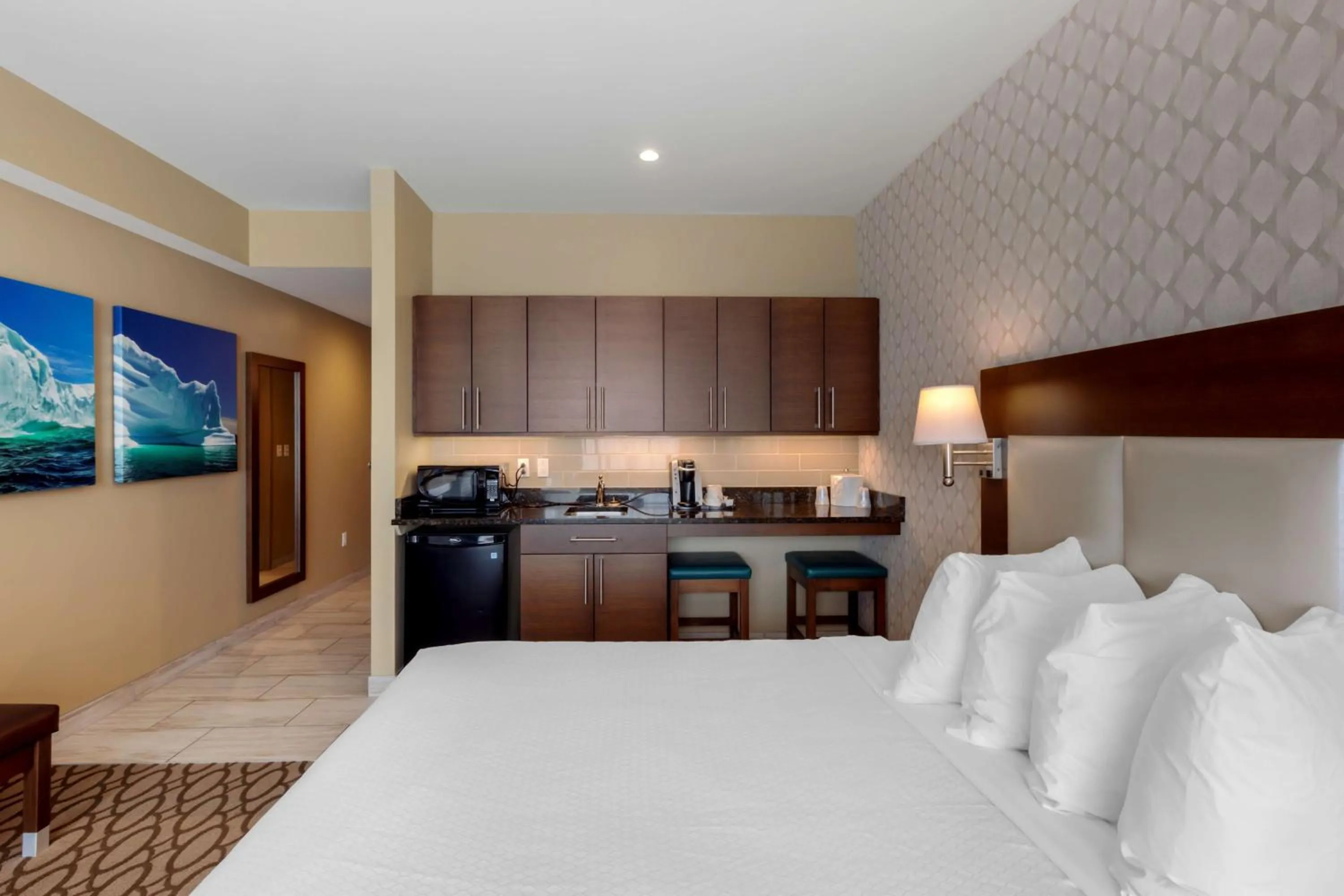 Bedroom, Bed in Best Western Plus St. John's Airport Hotel and Suites