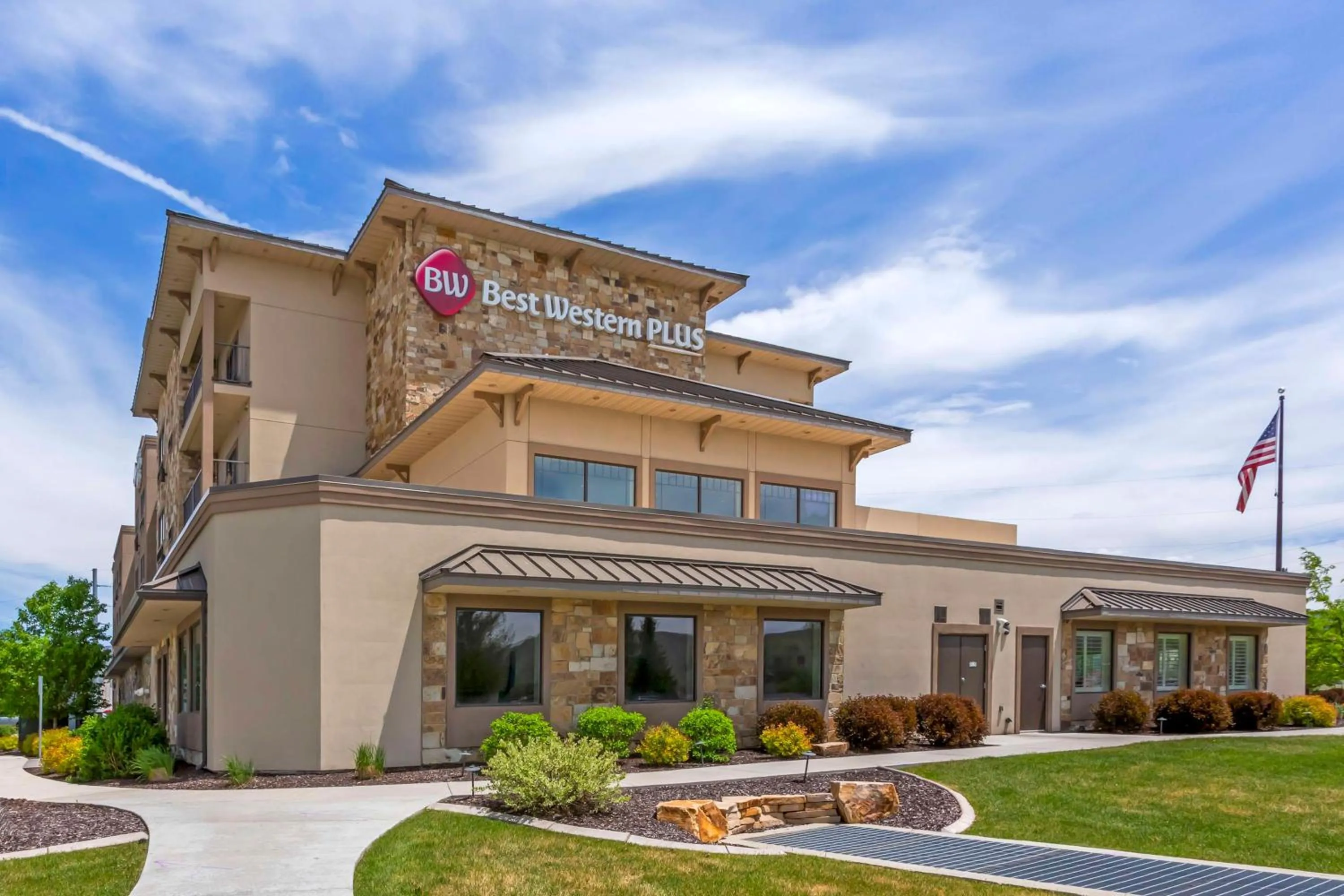 Property building in Best Western Plus Heber Valley Hotel