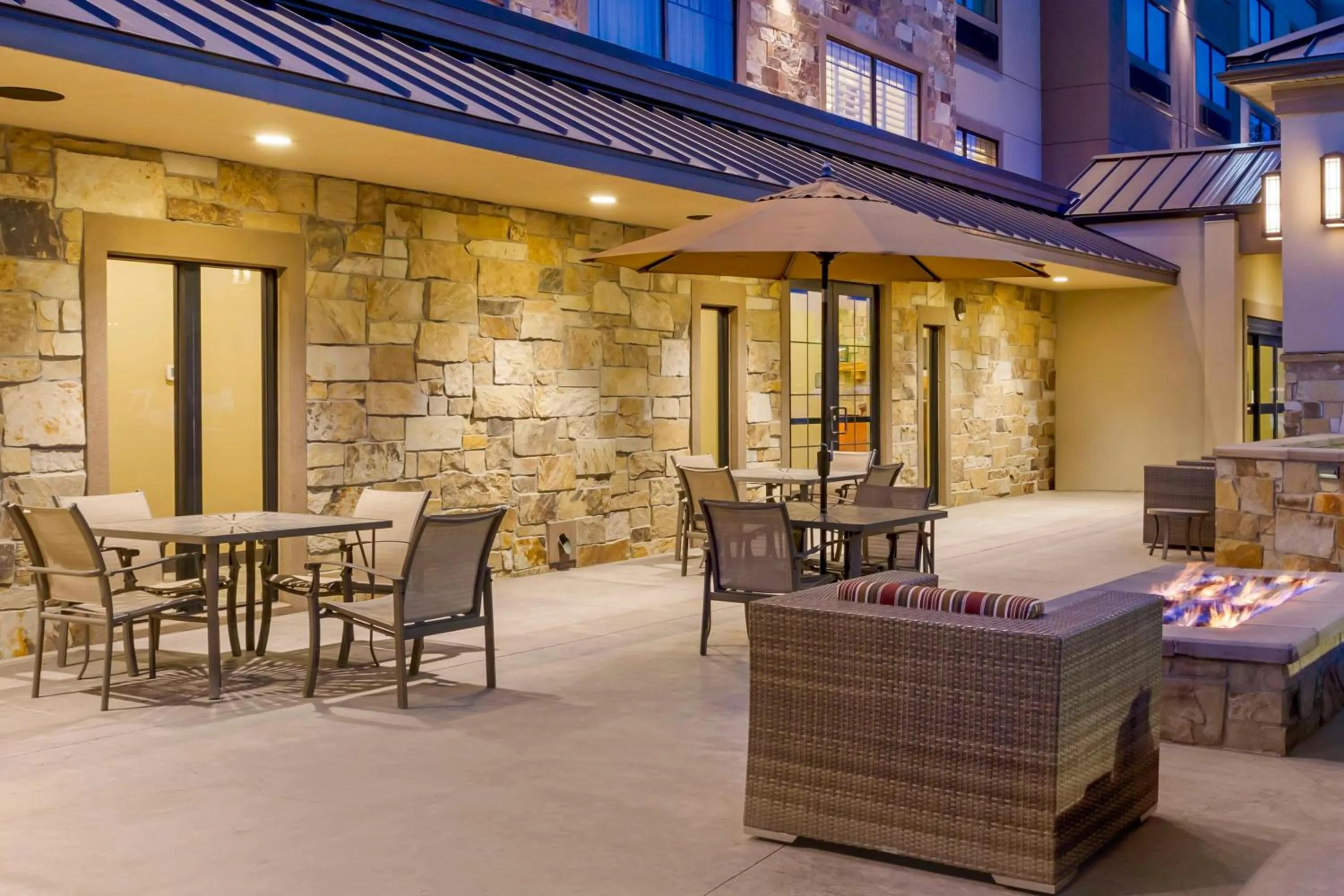 Property building in Best Western Plus Heber Valley Hotel