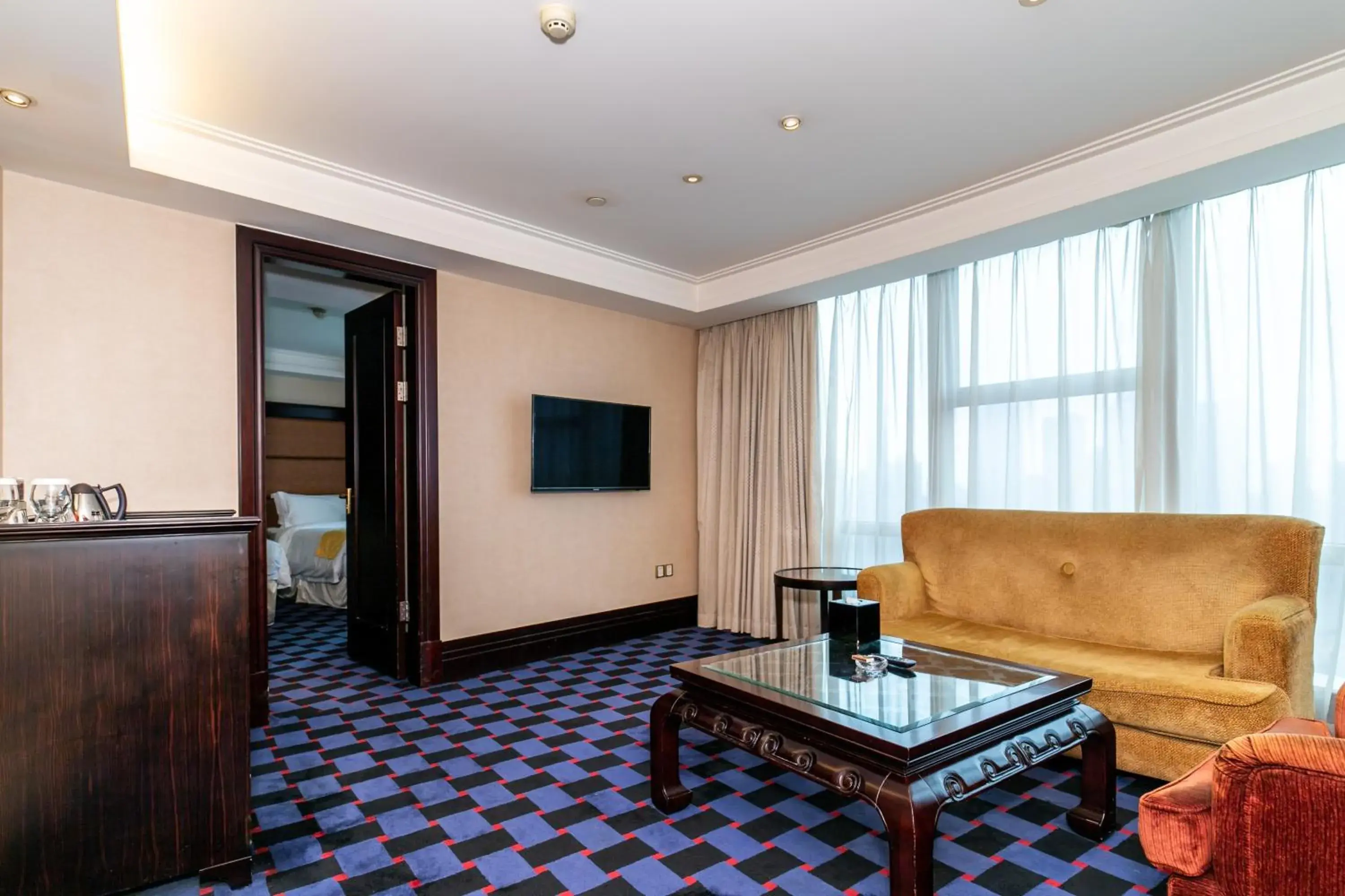 Deluxe Twin Bed Suite in Royal Mediterranean Hotel Deluxe Twin Bed Suite in Royal Mediterranean Hotel