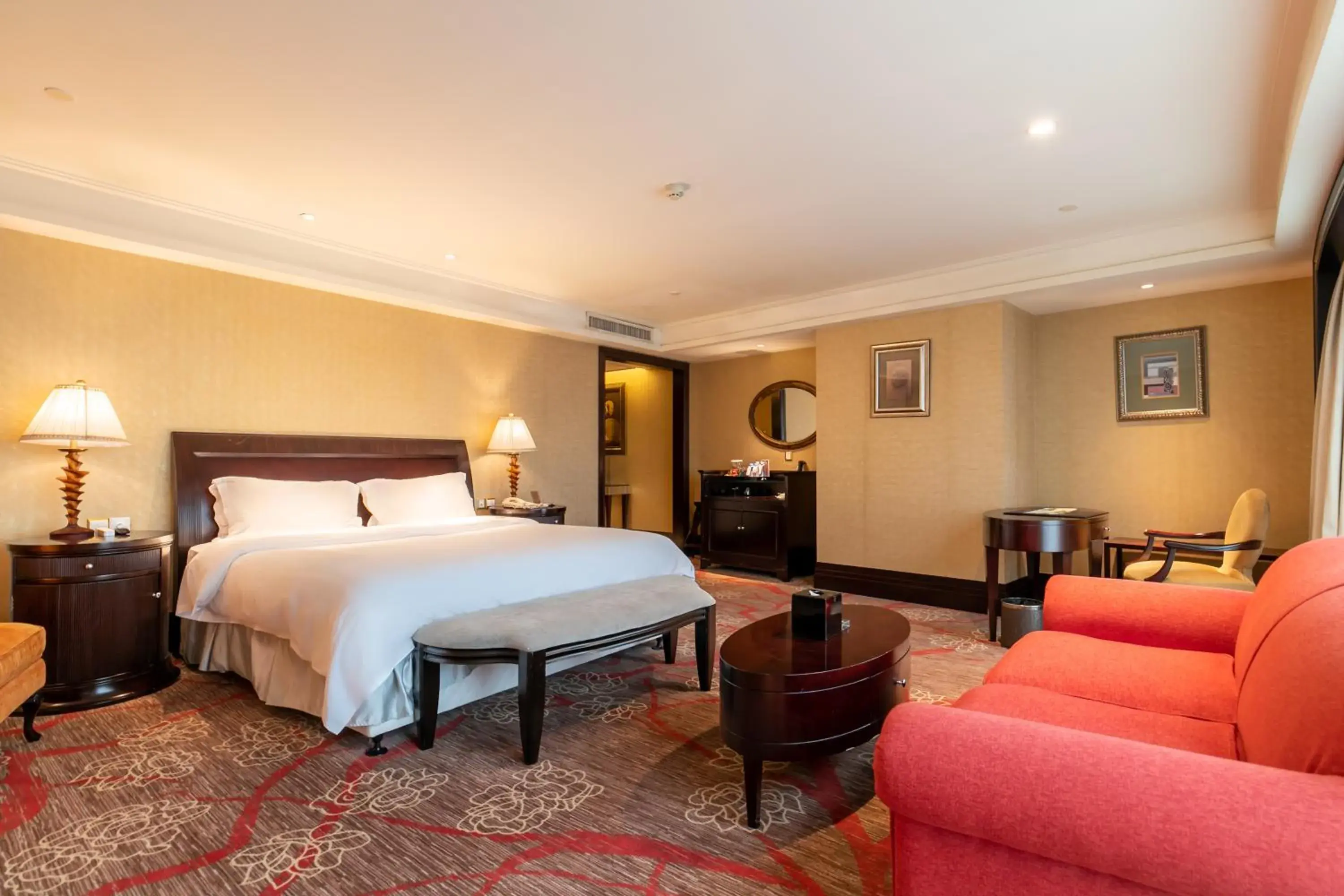 Deluxe King Room in Royal Mediterranean Hotel Deluxe King Room in Royal Mediterranean Hotel