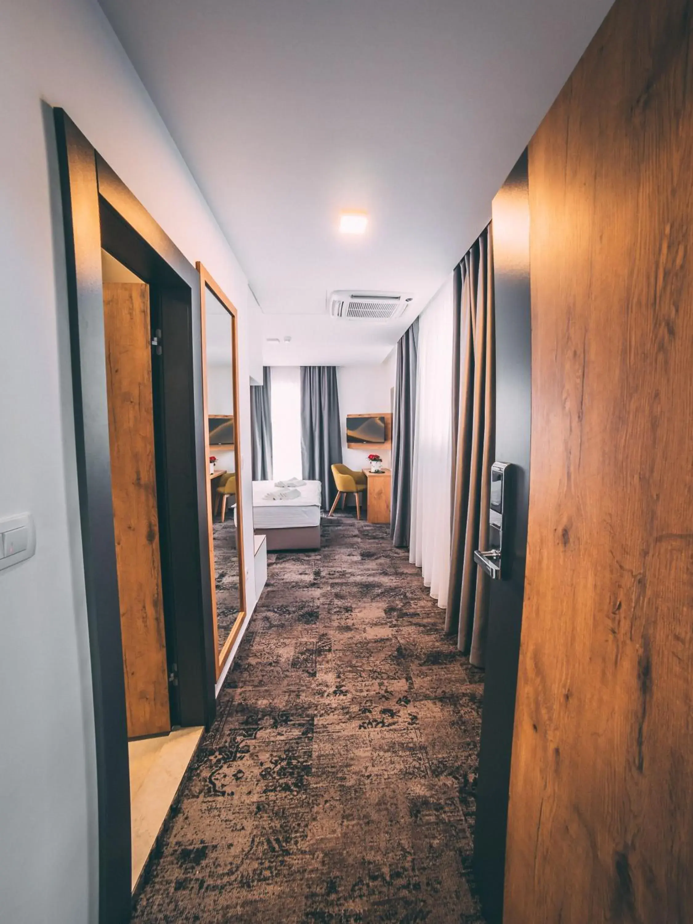 Deluxe Double or Twin Room - single occupancy in Orange Hotel Deluxe Double or Twin Room - single occupancy in Orange Hotel