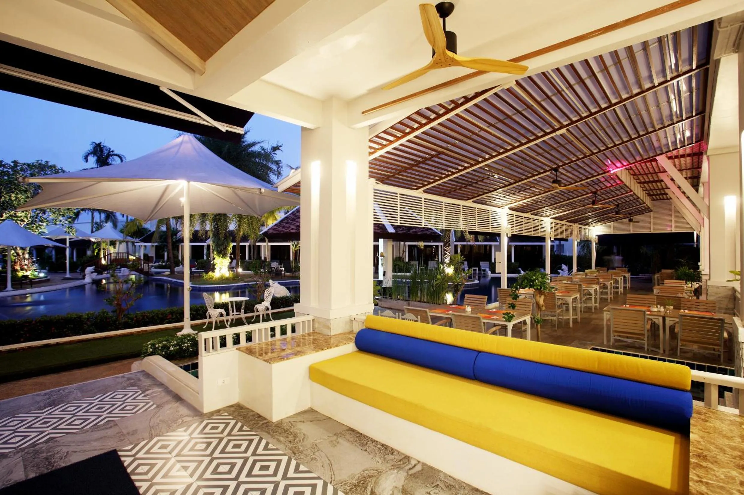 Lounge or bar in Access Resort & Villas - SHA Plus