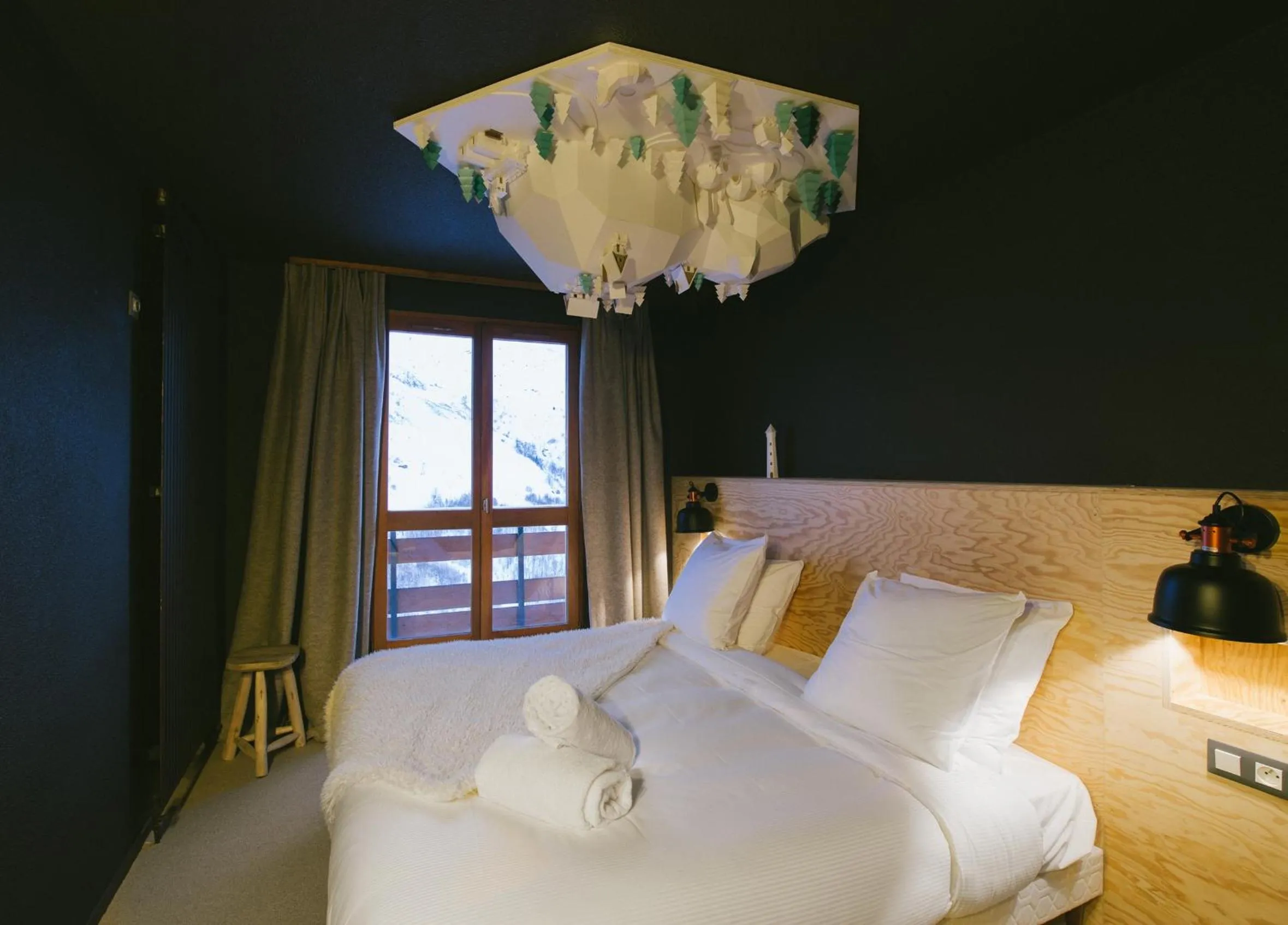 Photo of the whole room, Bed in ho36 Les Menuires