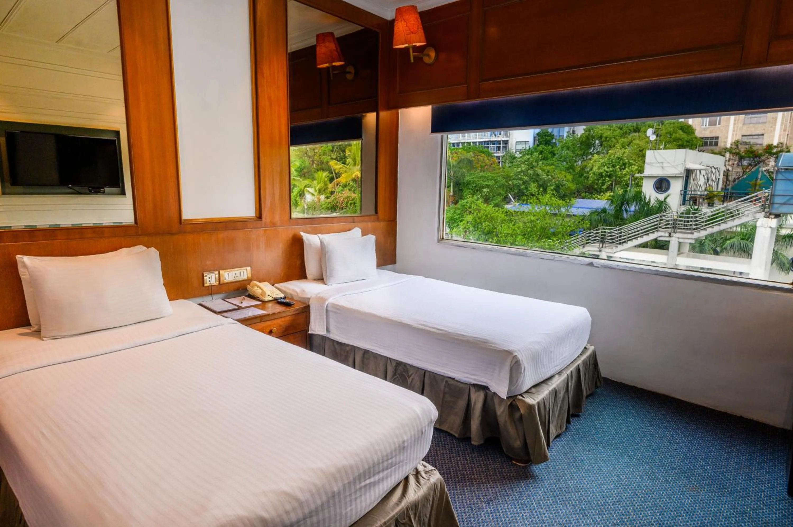 Bed in Polo Floatel Kolkata