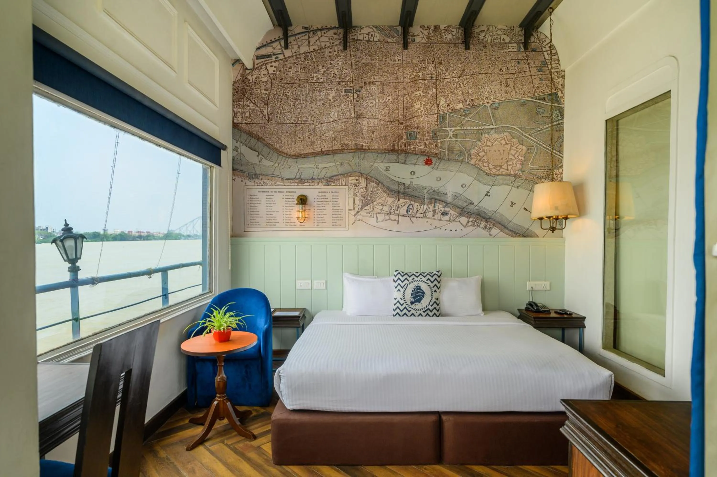 Bedroom, Bed in Polo Floatel Kolkata