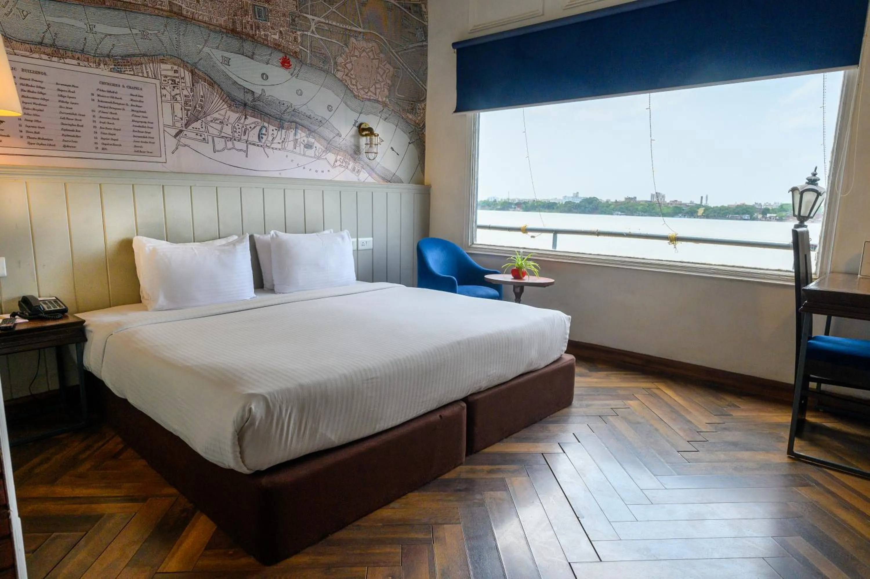 Bed in Polo Floatel Kolkata