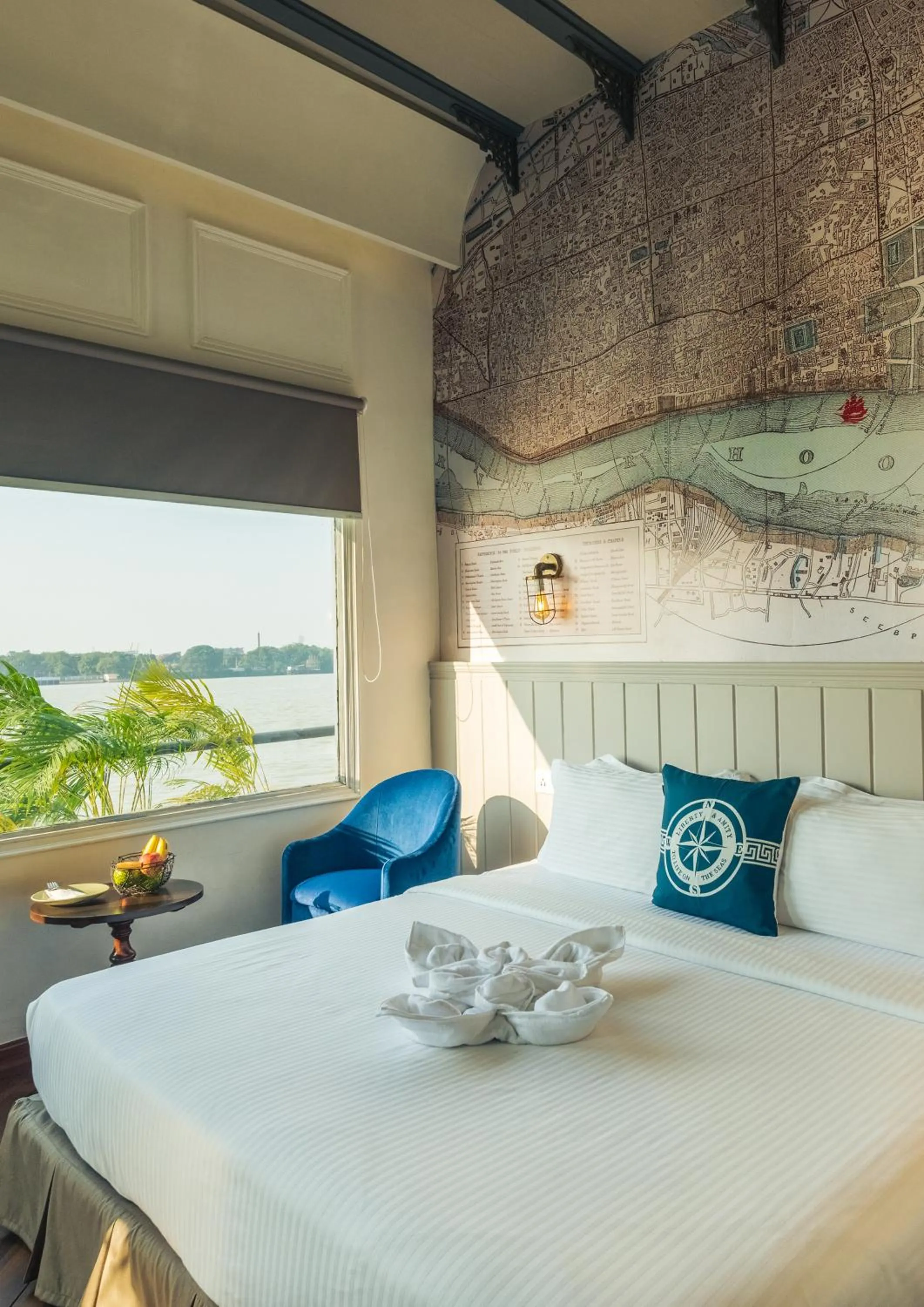 Bed in Polo Floatel Kolkata