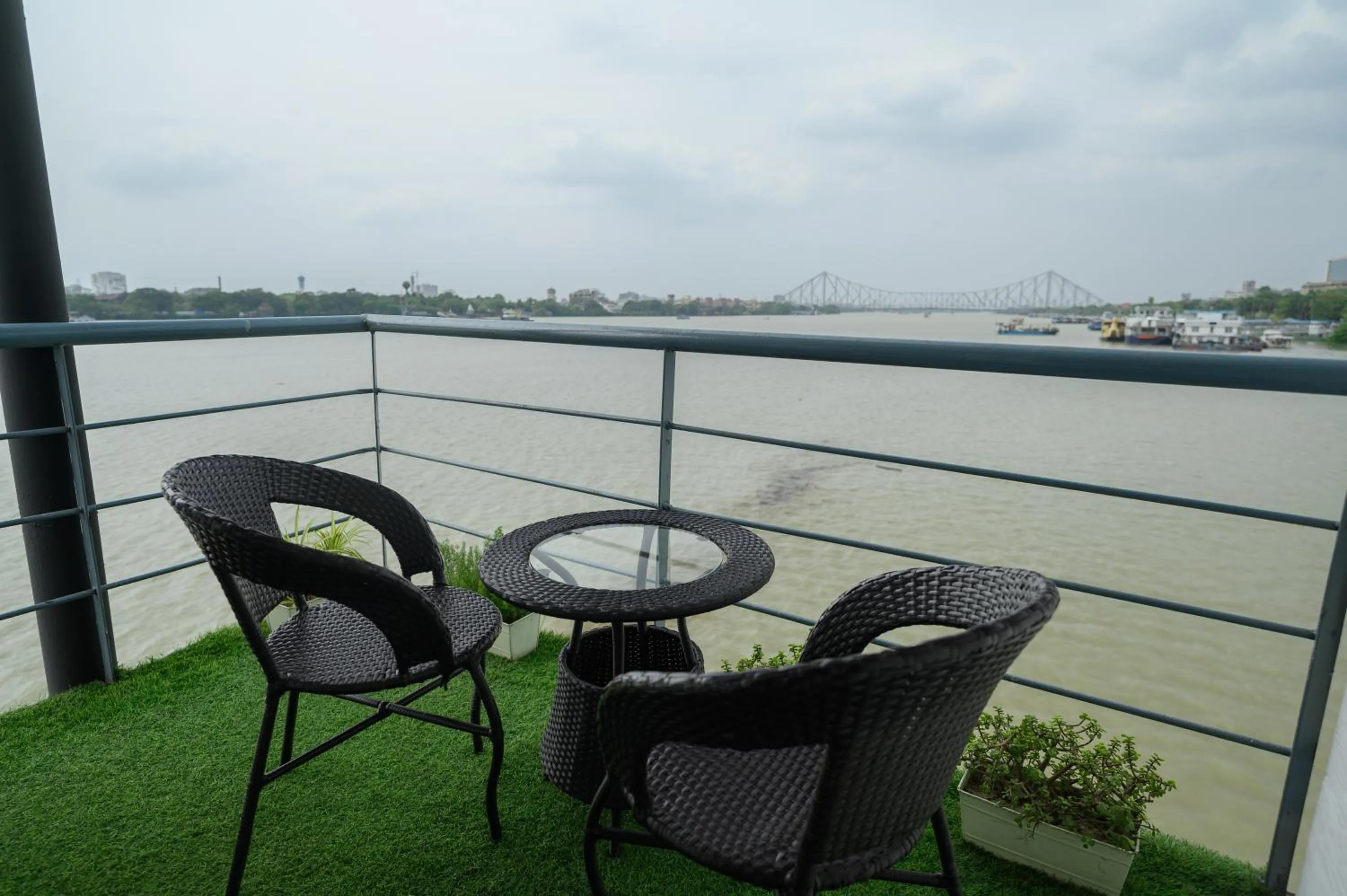 Bedroom in Polo Floatel Kolkata