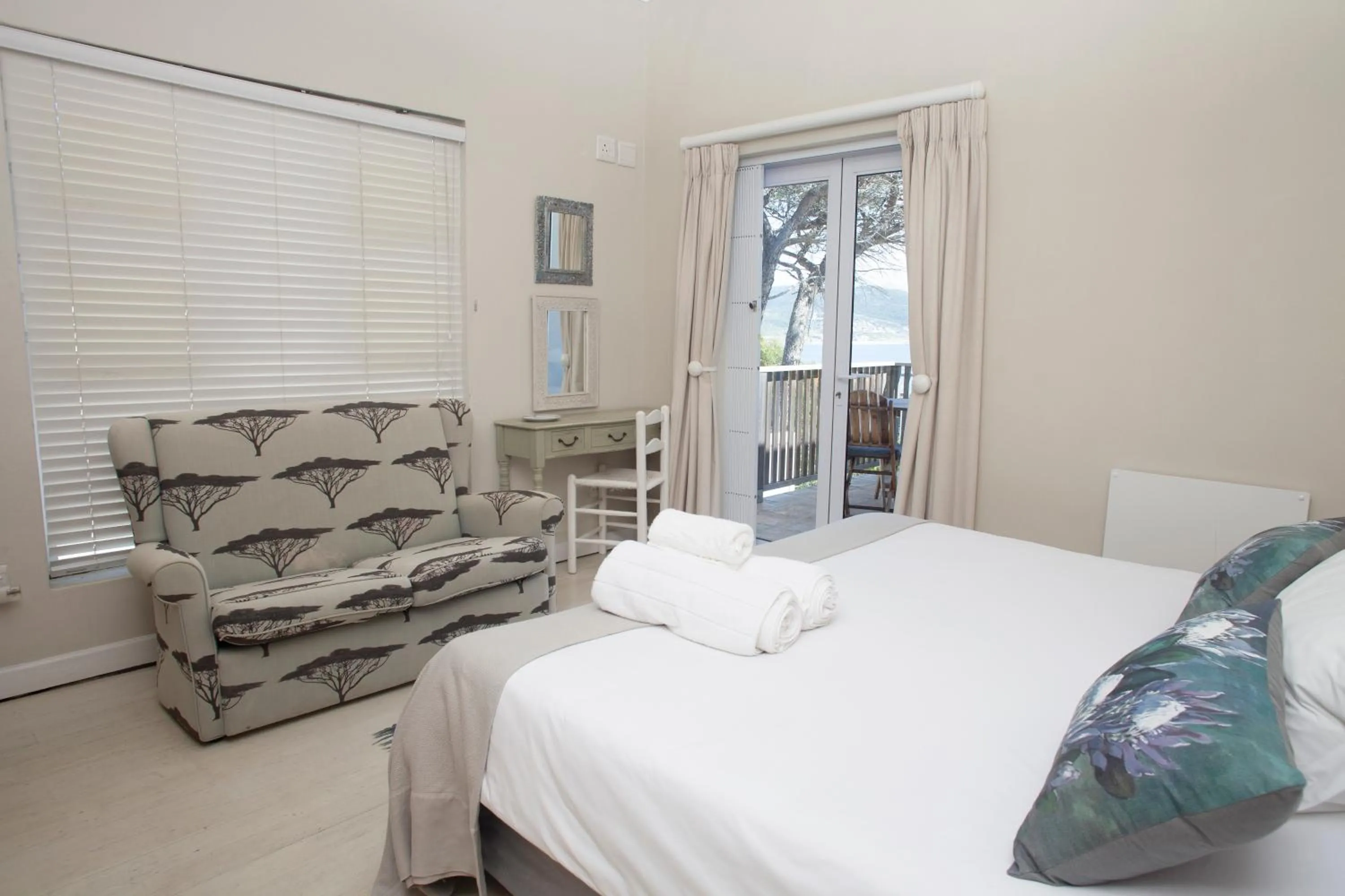 Photo of the whole room, Bed in The Grosvenor Guest House & Self Catering