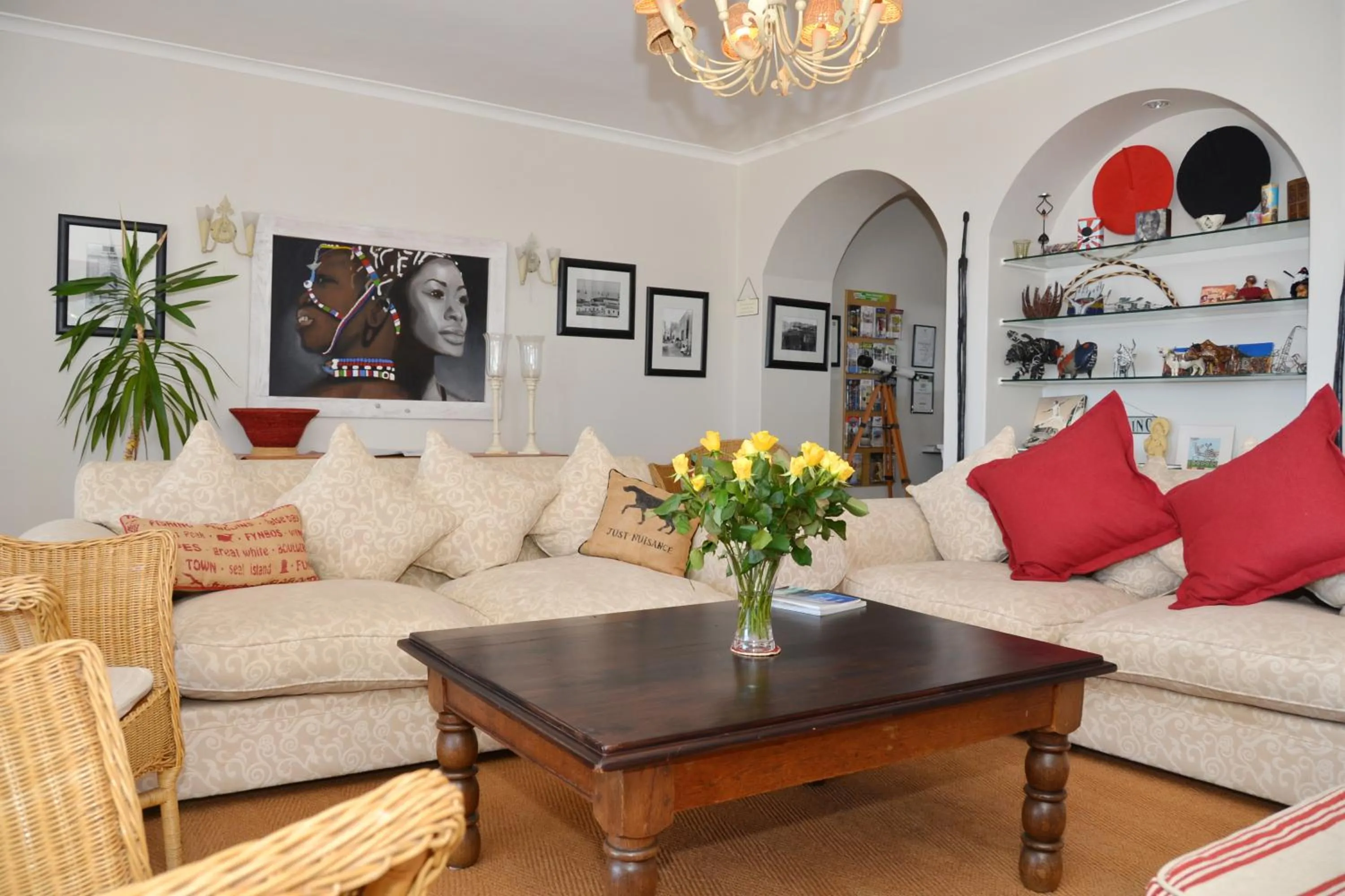 Communal lounge/ TV room in The Grosvenor Guest House & Self Catering