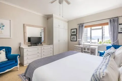 Property building, Bed in The Grosvenor Guest House & Self Catering