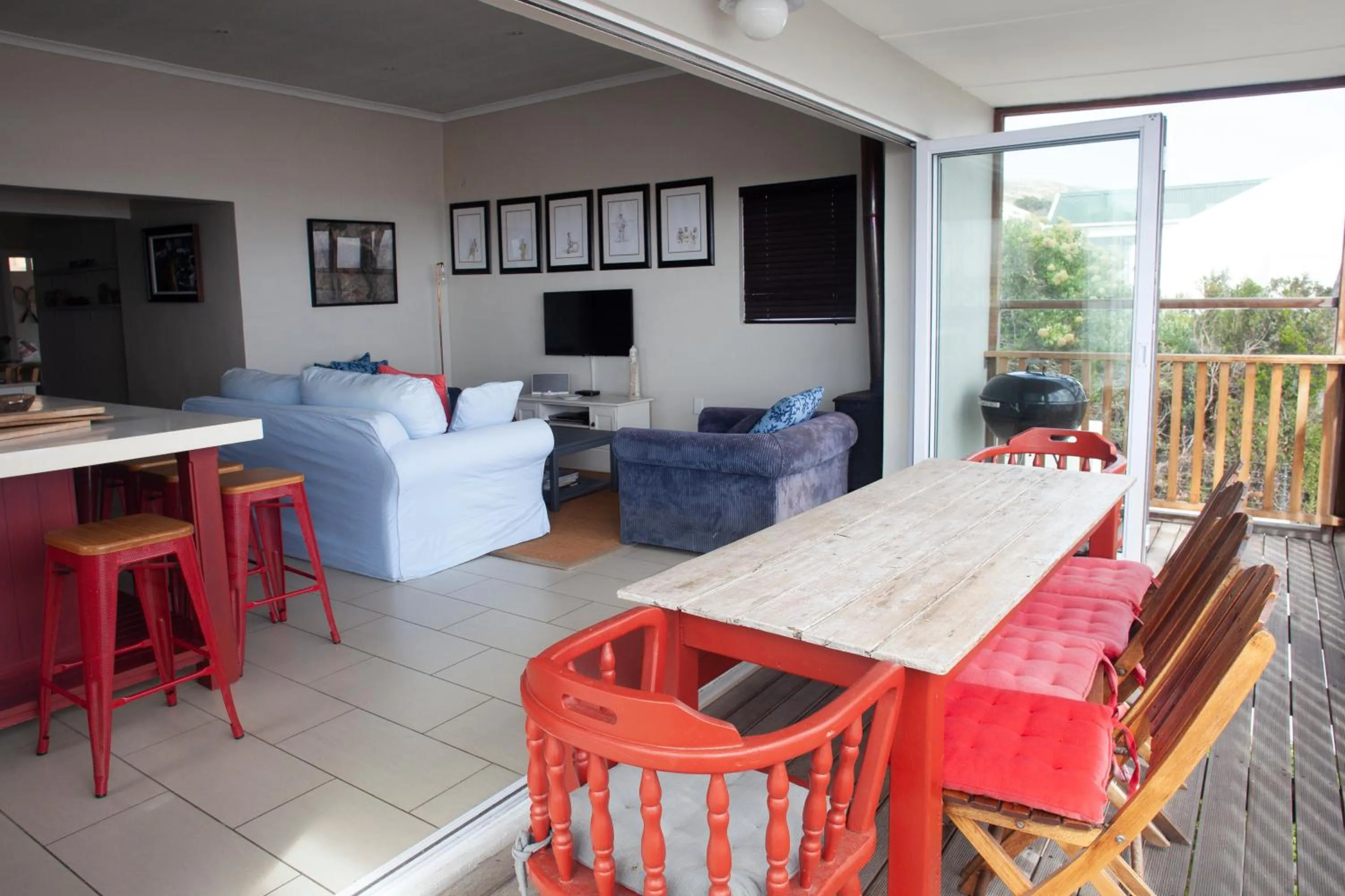 Communal lounge/ TV room in The Grosvenor Guest House & Self Catering