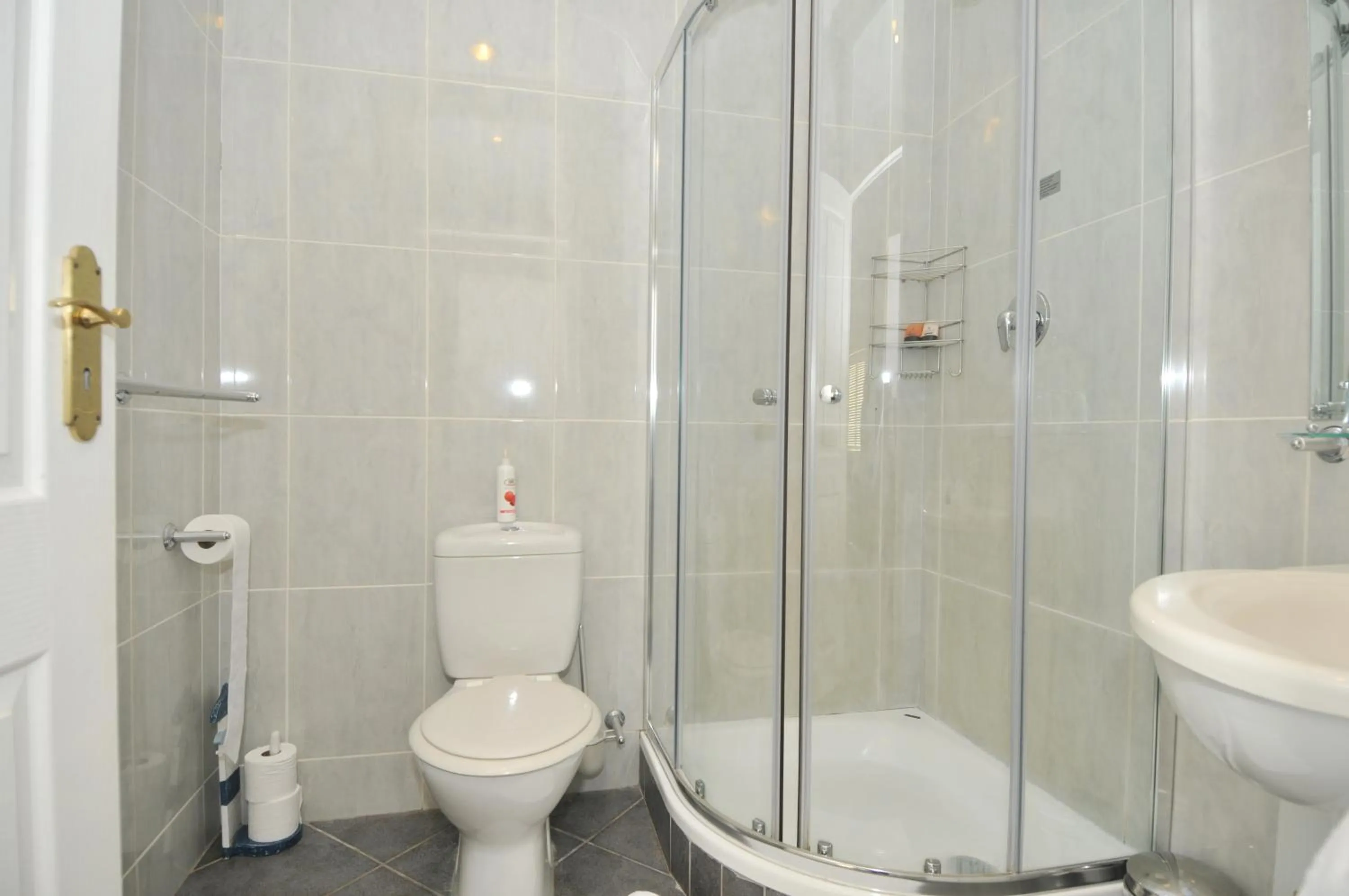 Shower in The Grosvenor Guest House & Self Catering