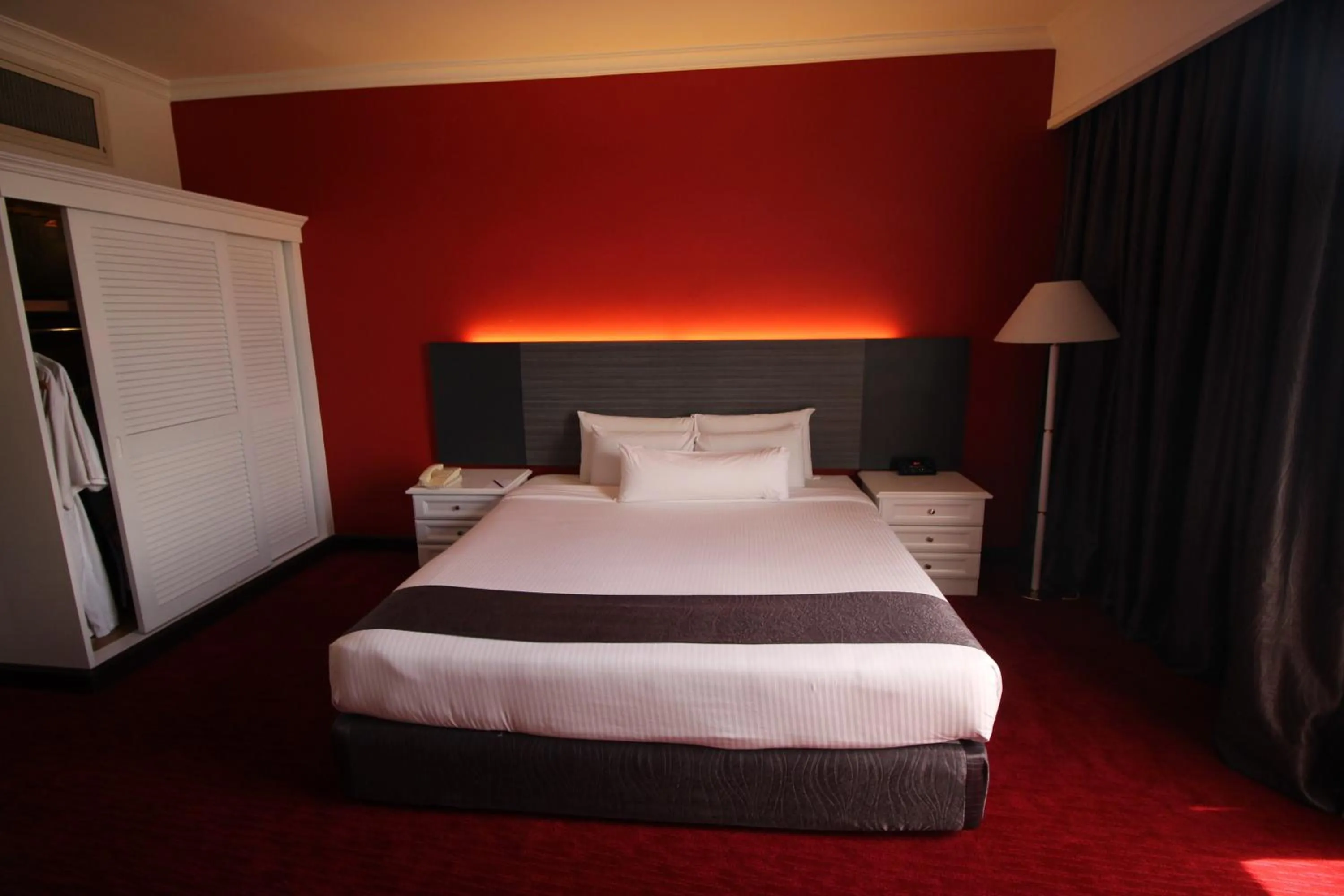 Bedroom, Bed in Grand Riverview Hotel