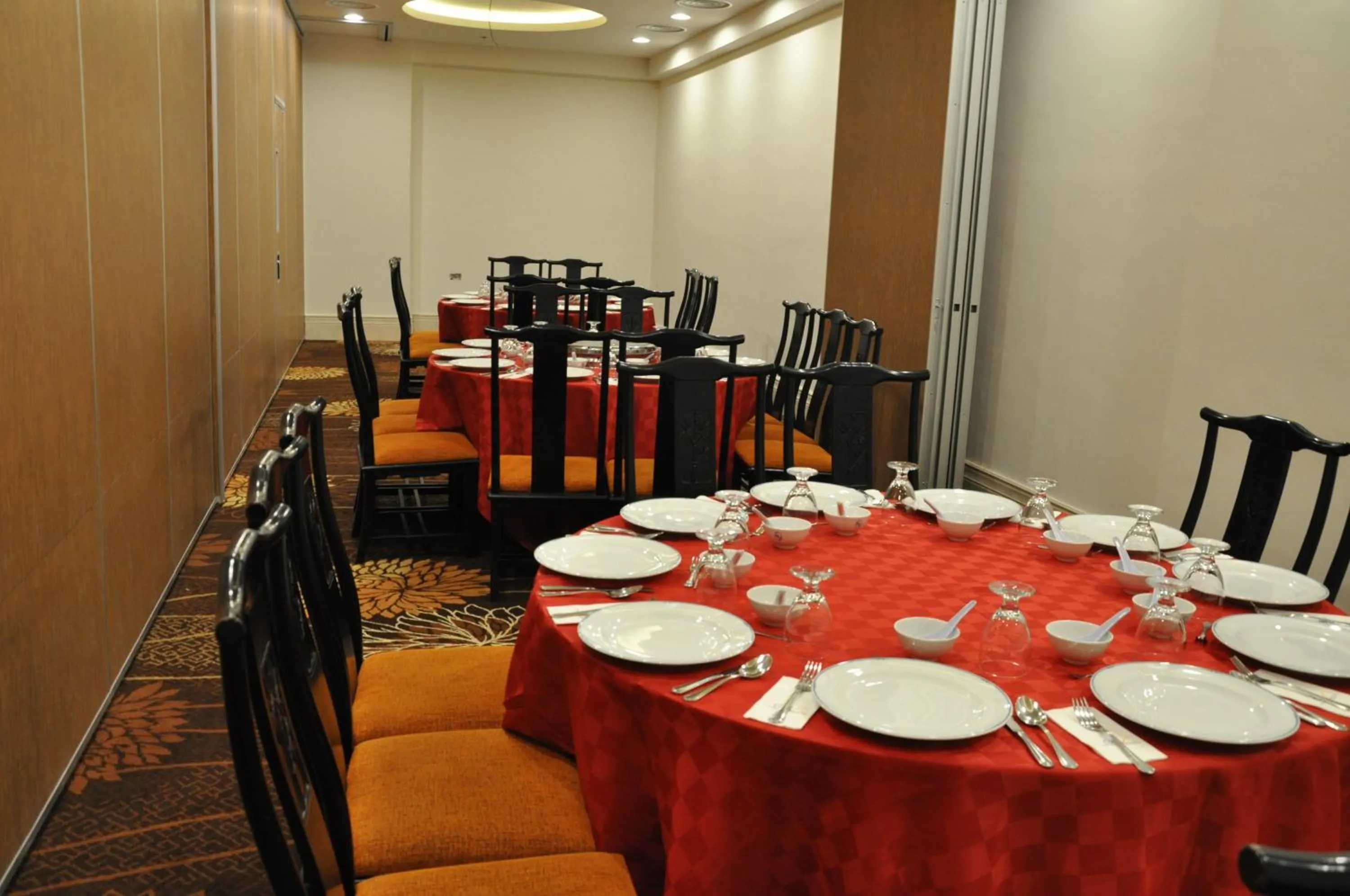 Restaurant/places to eat in Grand Riverview Hotel