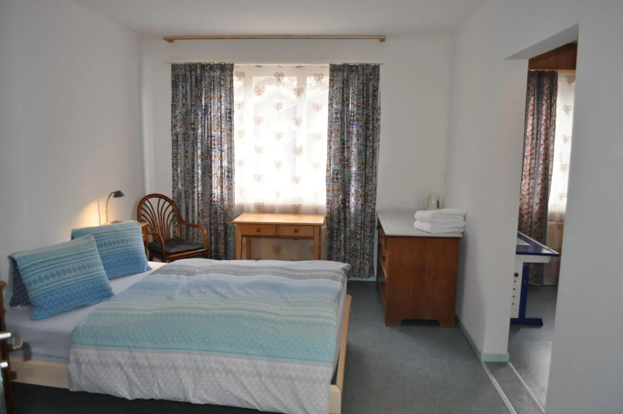 Family Room with Shared Bathroom and Mountain View in Seehotel Bären Family Room with Shared Bathroom and Mountain View in Seehotel Bären