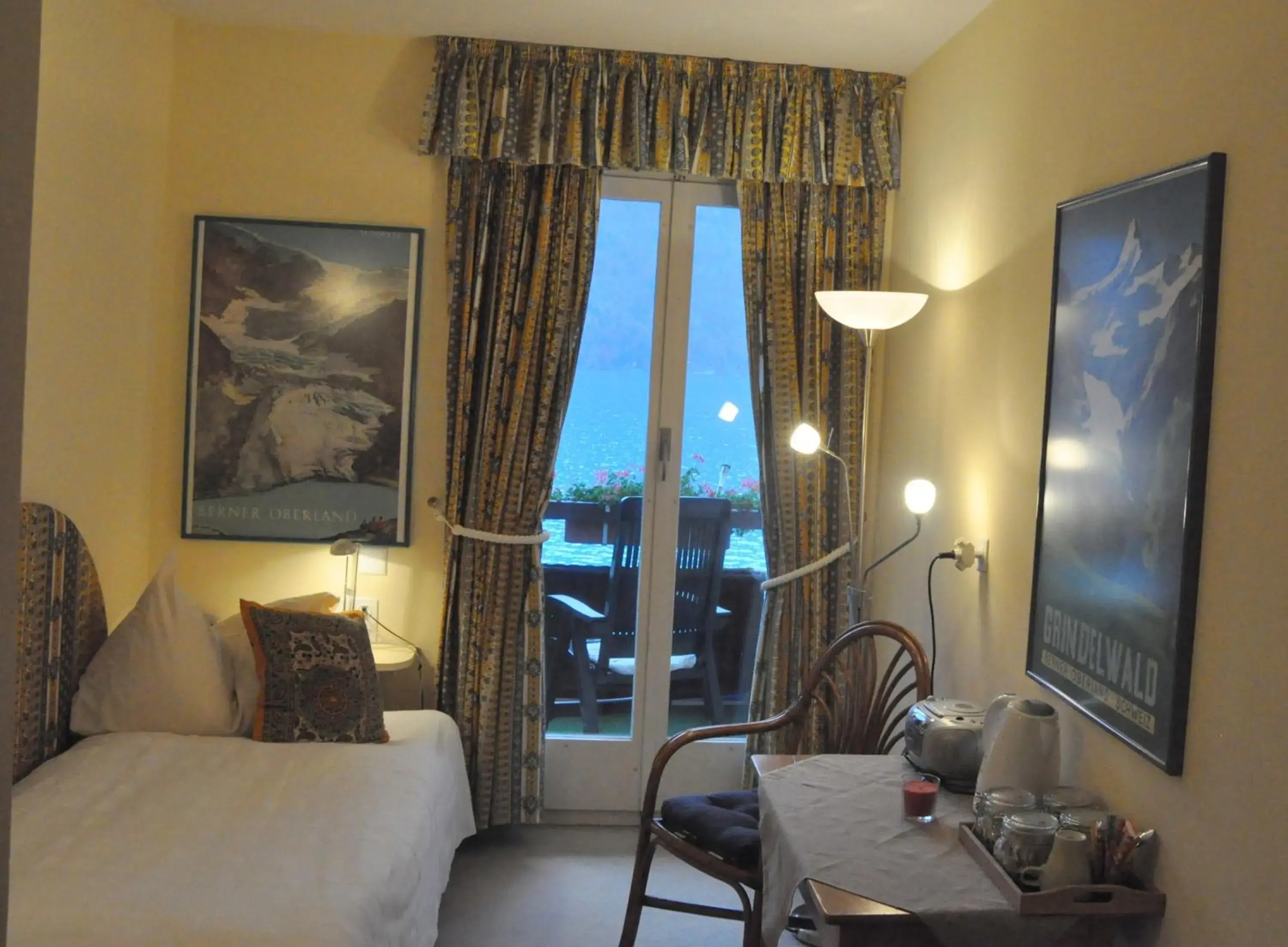 Single Room with Shared Bathroom and Lake View in Seehotel Bären Single Room with Shared Bathroom and Lake View in Seehotel Bären