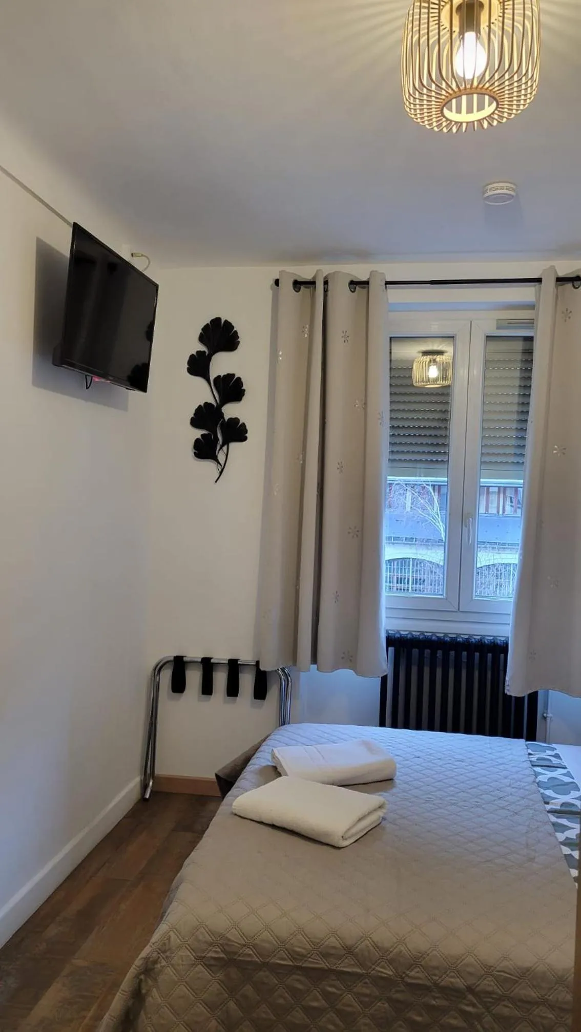 TV and multimedia, Bed in hotel de la gare