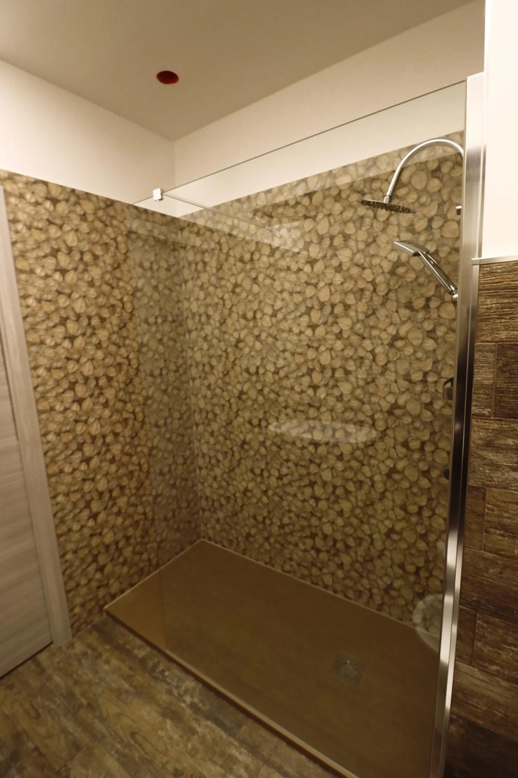 Shower in Thematic Rooms - AThema Atmosphere