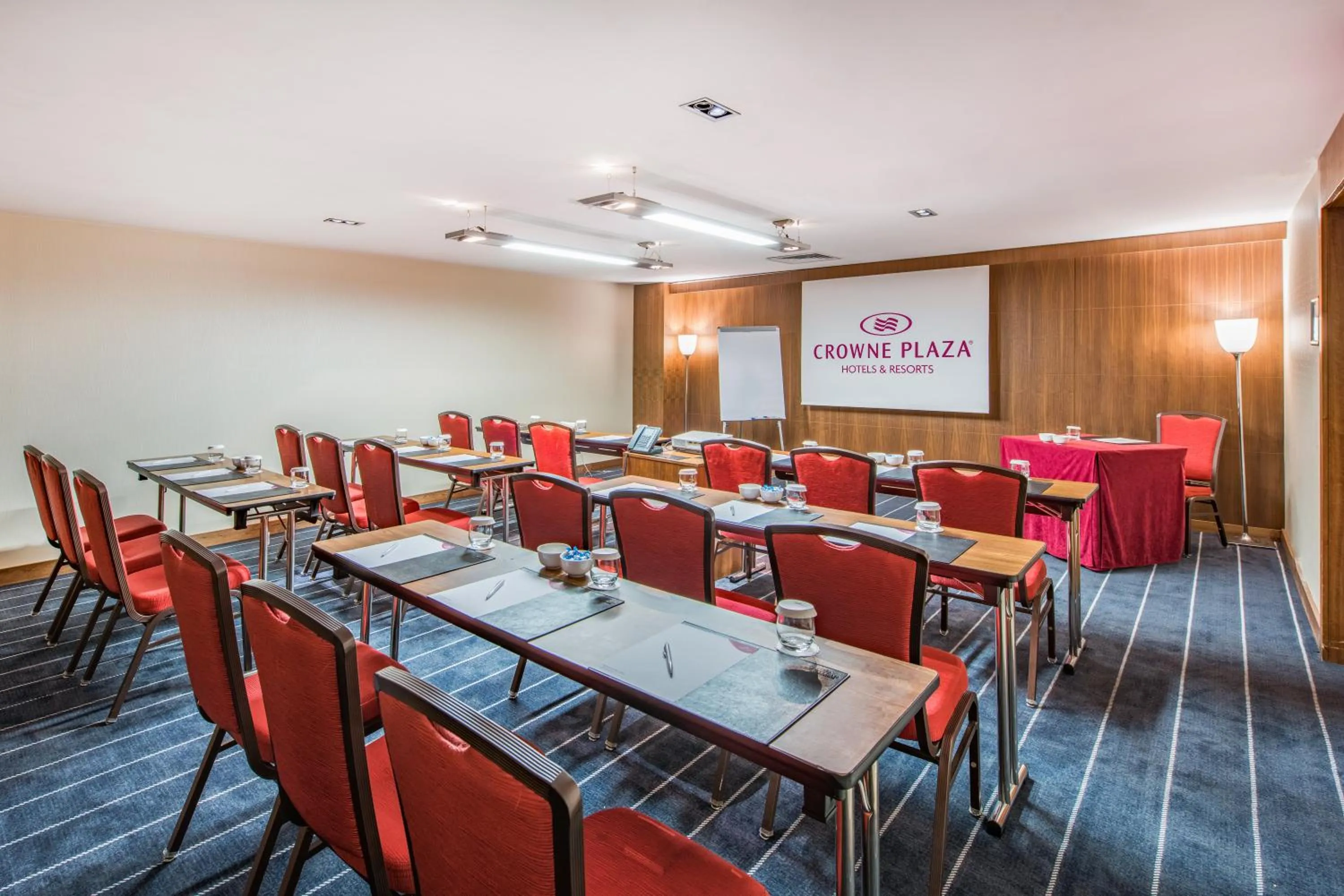 Meeting/conference room in Crowne Plaza Istanbul Harbiye by IHG