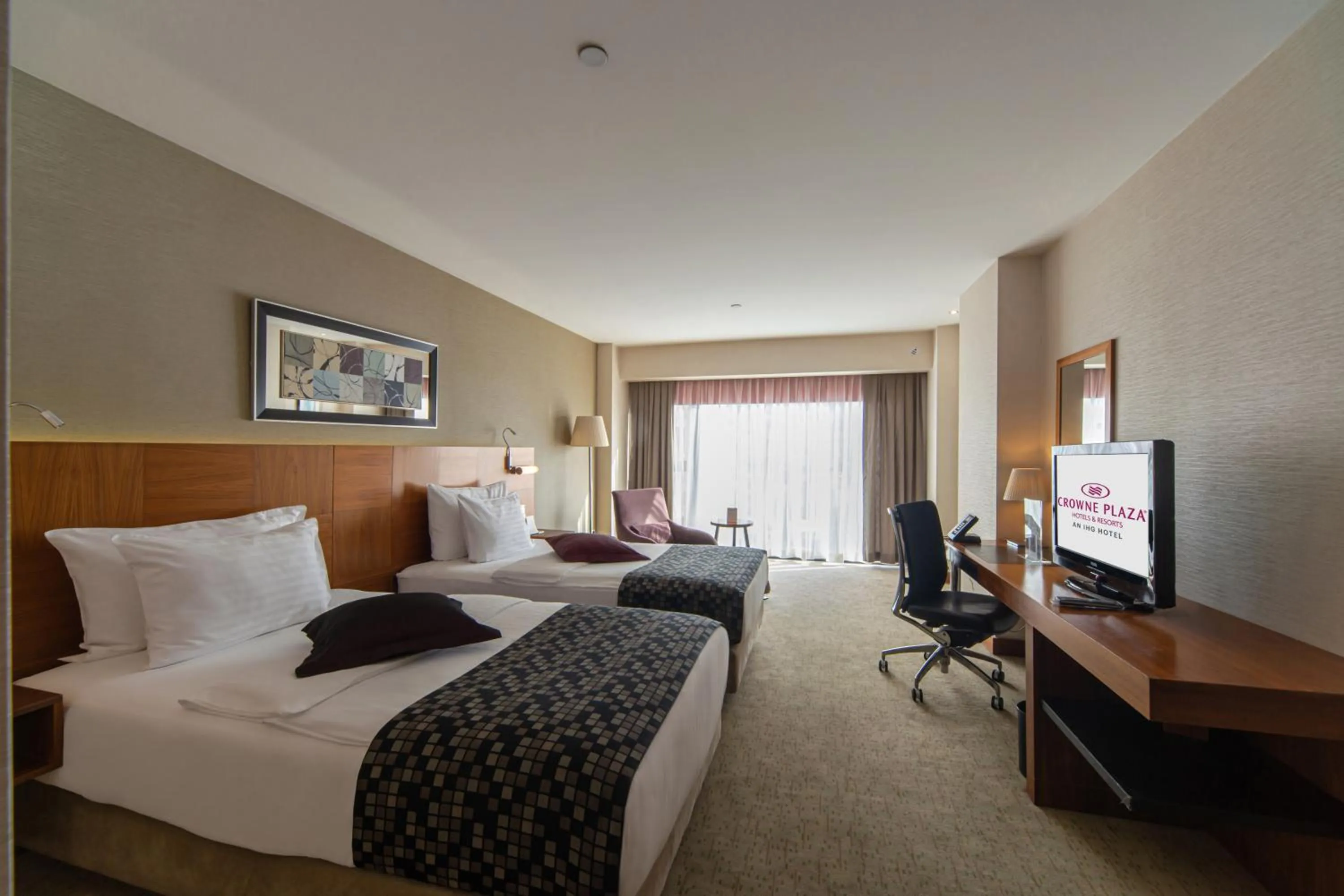 Photo of the whole room, Bed in Crowne Plaza Istanbul Harbiye by IHG