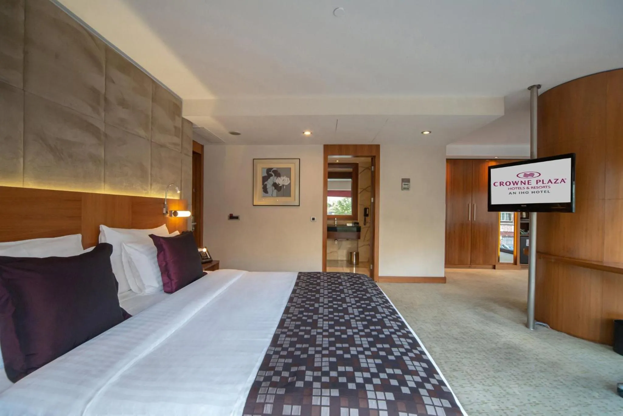 Photo of the whole room, Bed in Crowne Plaza Istanbul Harbiye by IHG