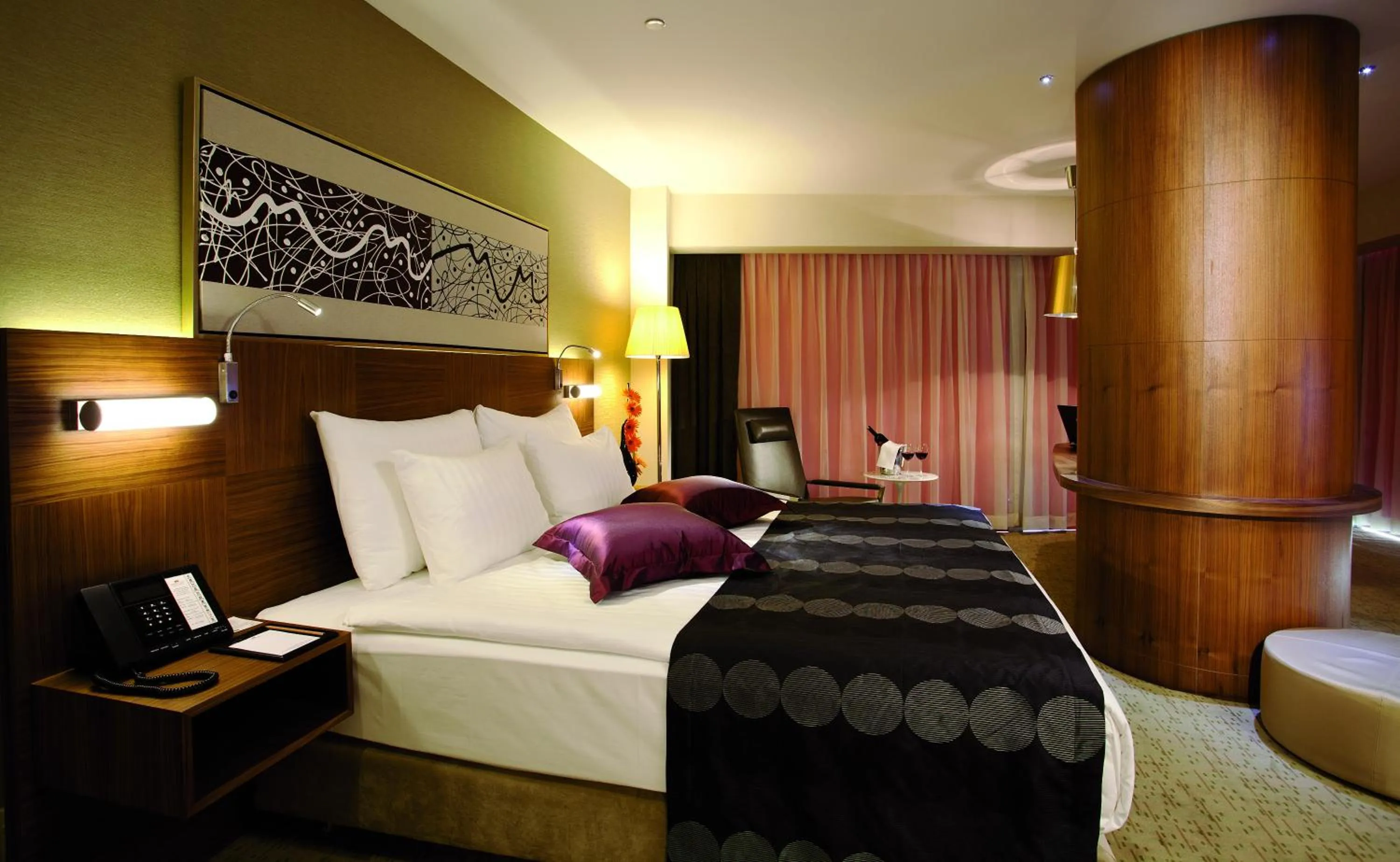 Photo of the whole room, Bed in Crowne Plaza Istanbul Harbiye by IHG