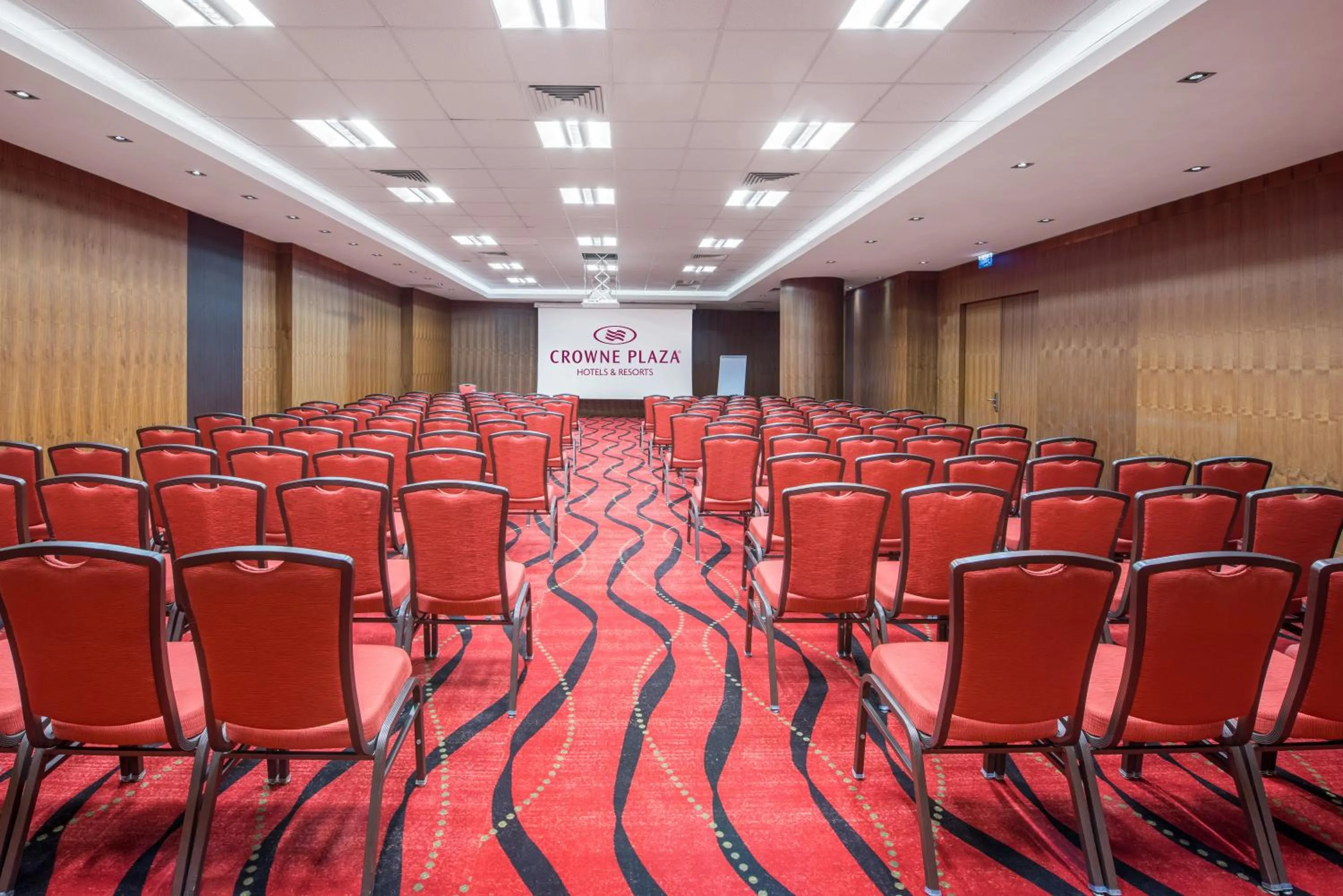 Meeting/conference room in Crowne Plaza Istanbul Harbiye by IHG