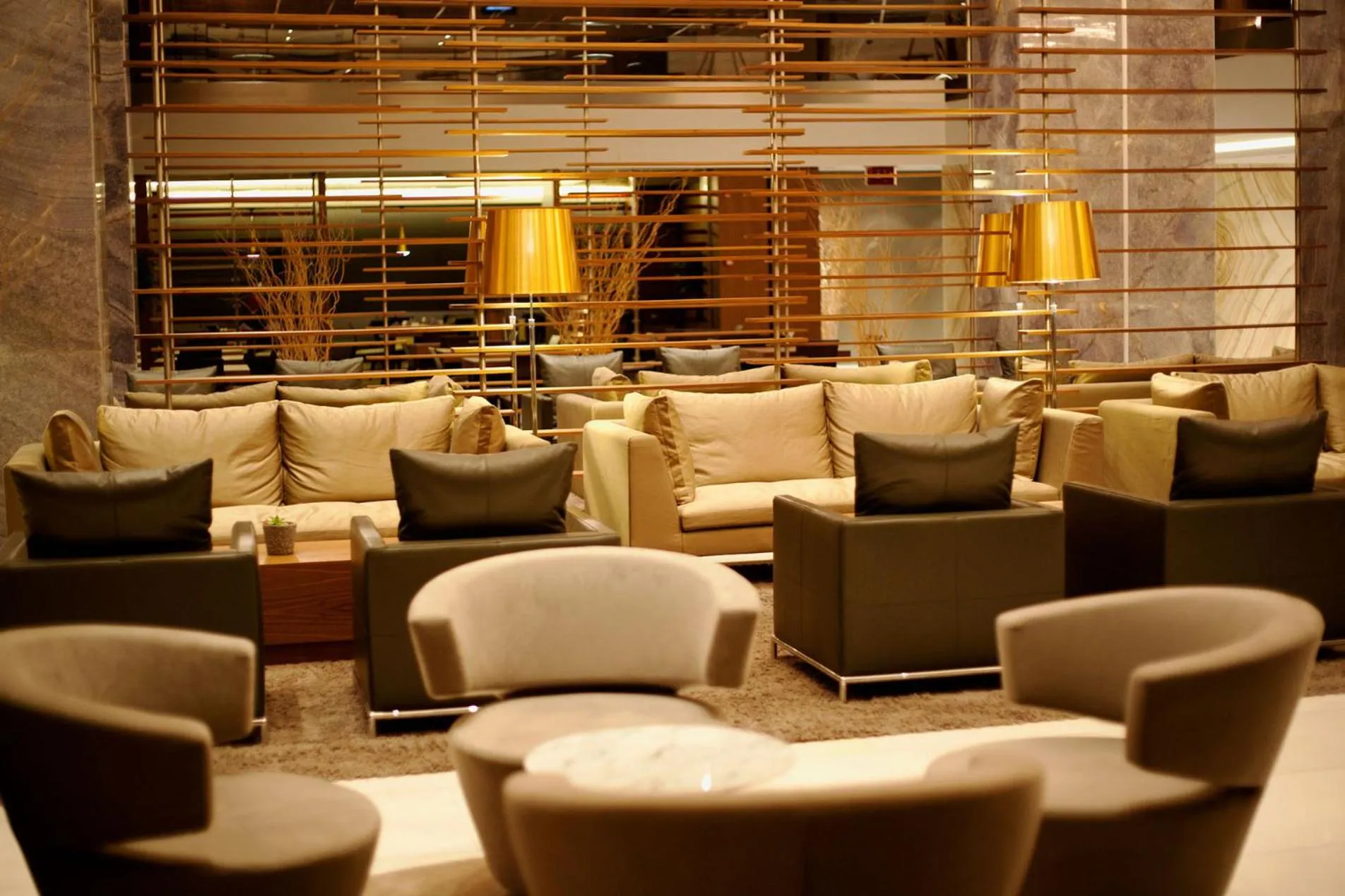 Lounge or bar in Crowne Plaza Istanbul Harbiye by IHG