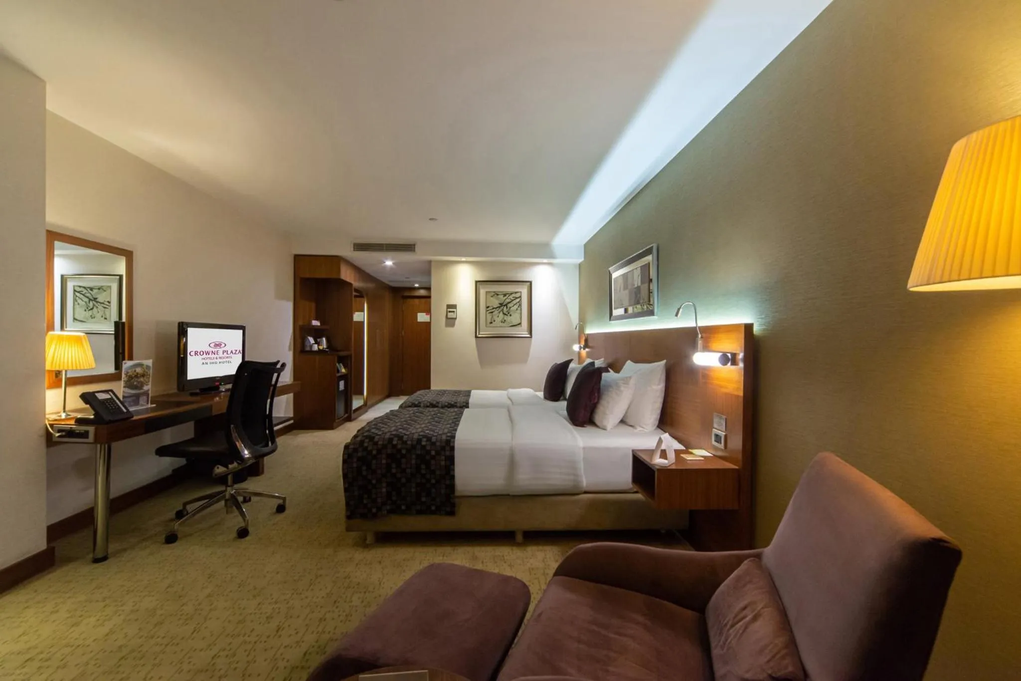 Photo of the whole room, Bed in Crowne Plaza Istanbul Harbiye by IHG