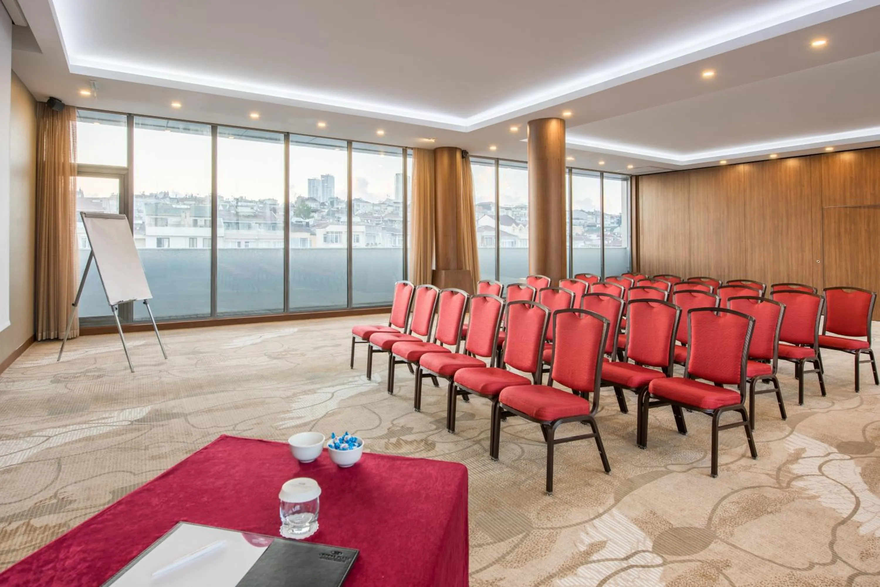 Meeting/conference room in Crowne Plaza Istanbul Harbiye by IHG