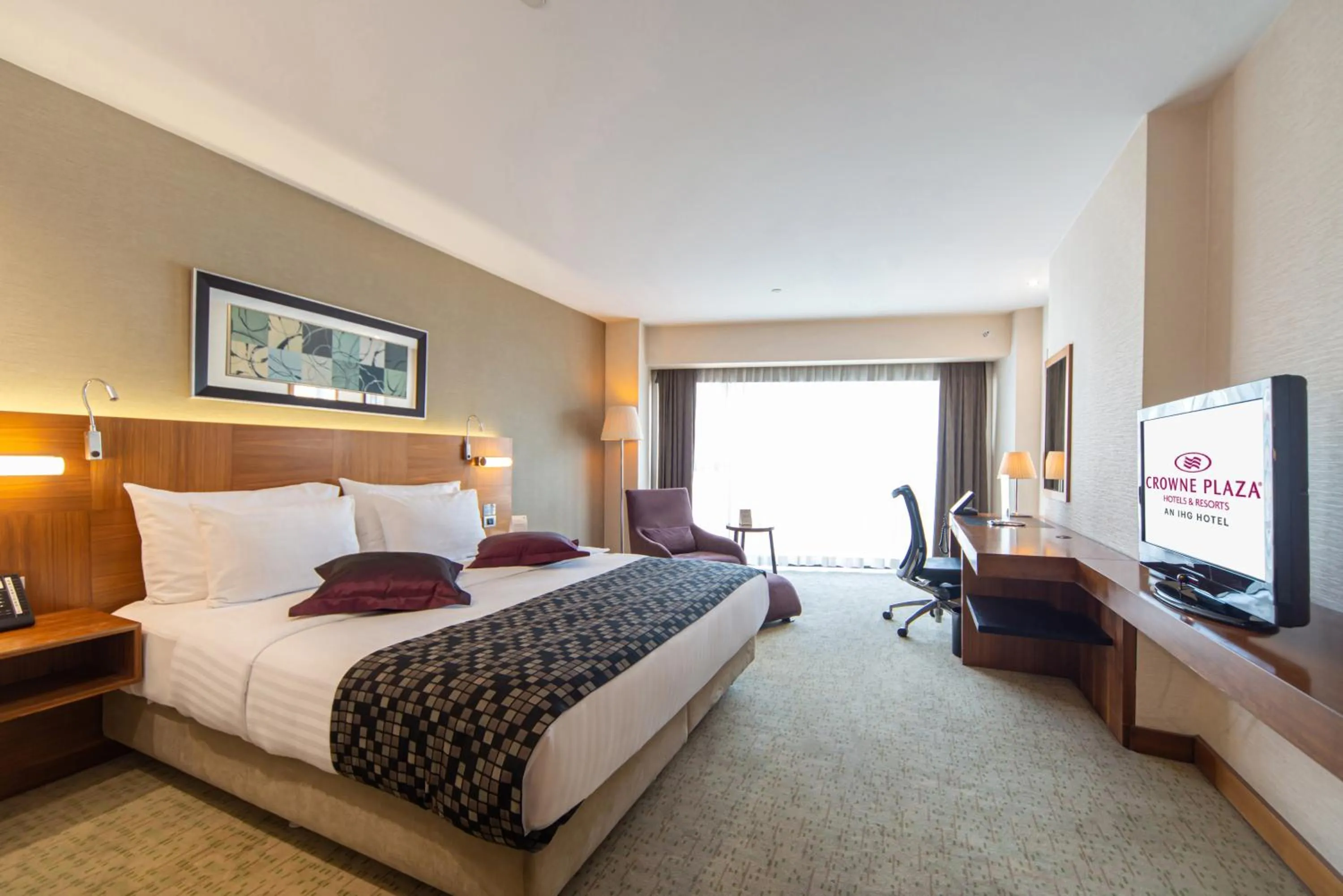 Photo of the whole room, Bed in Crowne Plaza Istanbul Harbiye by IHG