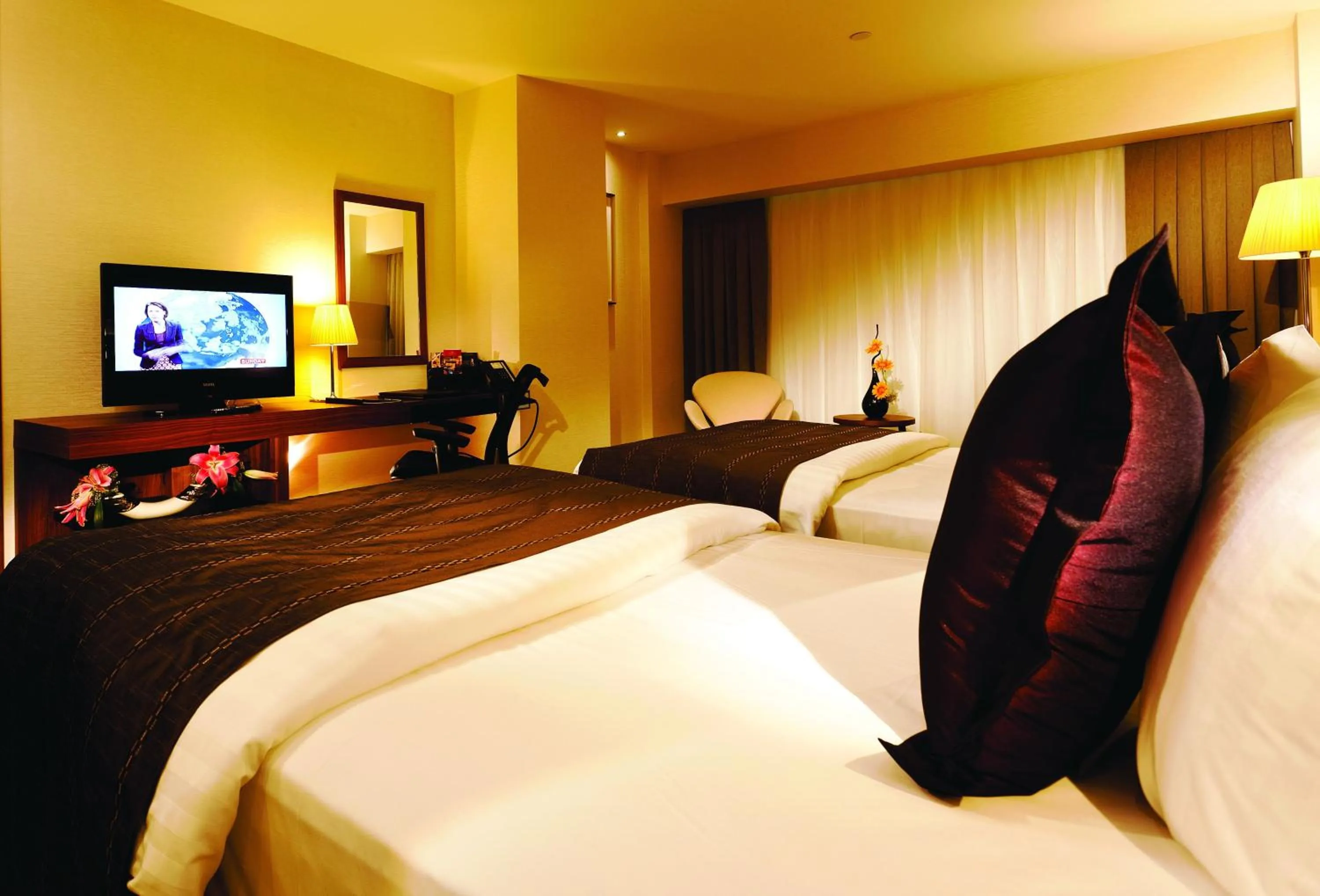 Bedroom, Bed in Crowne Plaza Istanbul Harbiye by IHG