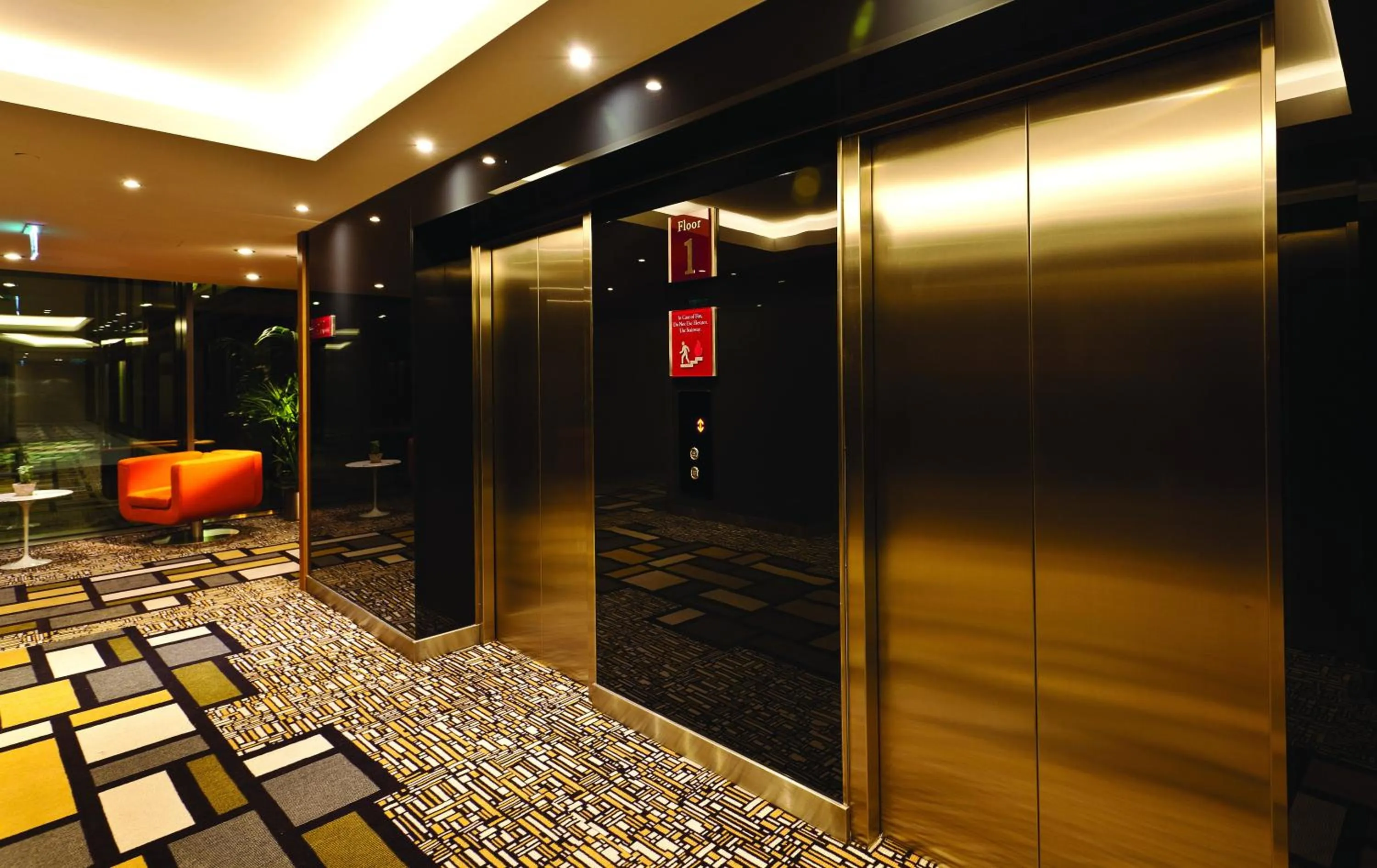 Lobby or reception in Crowne Plaza Istanbul Harbiye by IHG