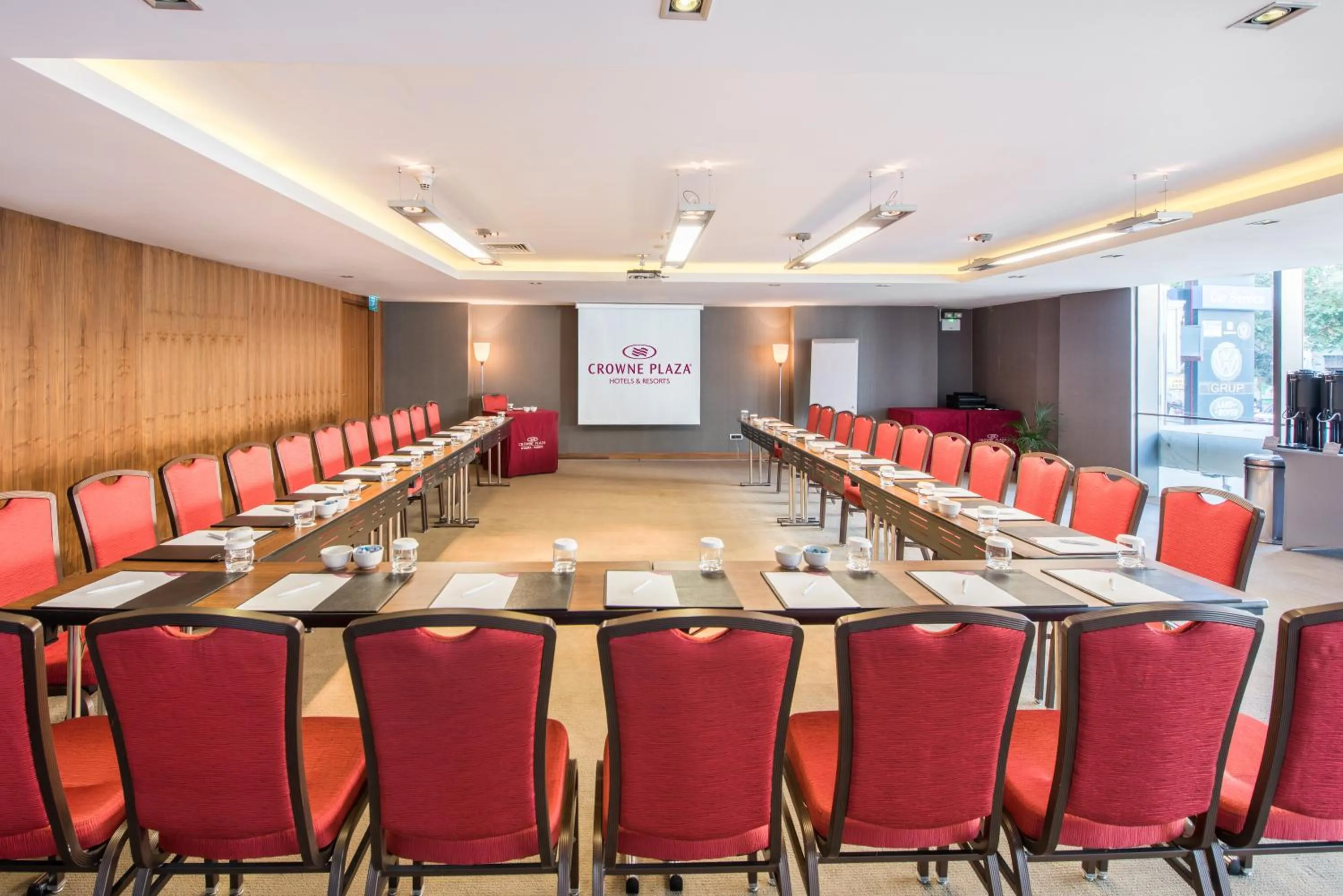 Meeting/conference room in Crowne Plaza Istanbul Harbiye by IHG