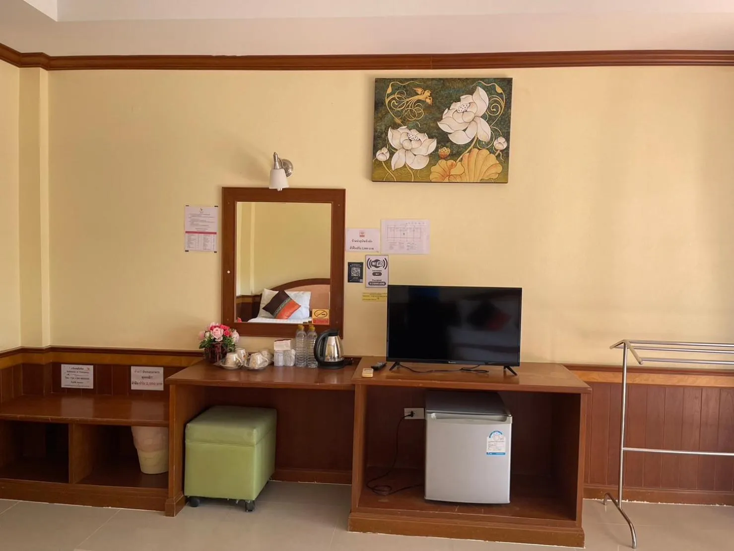 Communal lounge/ TV room in Kaibae Hut Resort