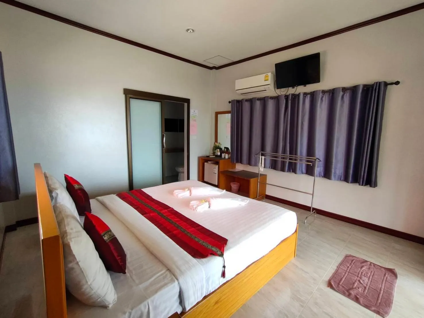 Bed in Kaibae Hut Resort