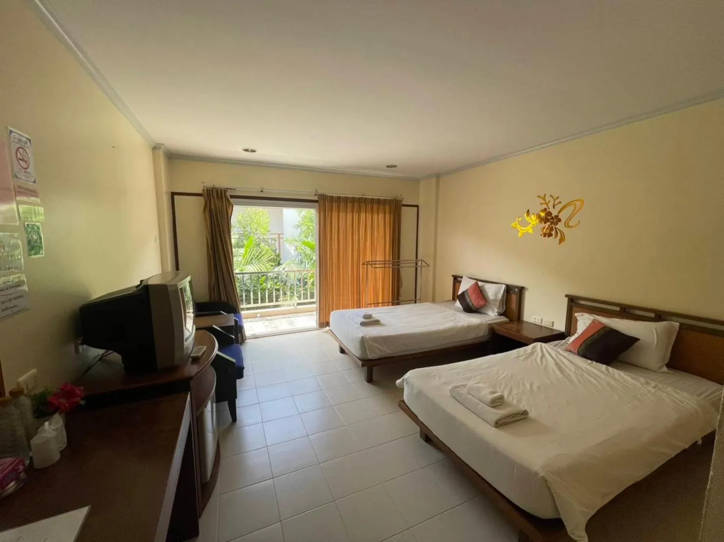 Photo of the whole room, Bed in Kaibae Hut Resort