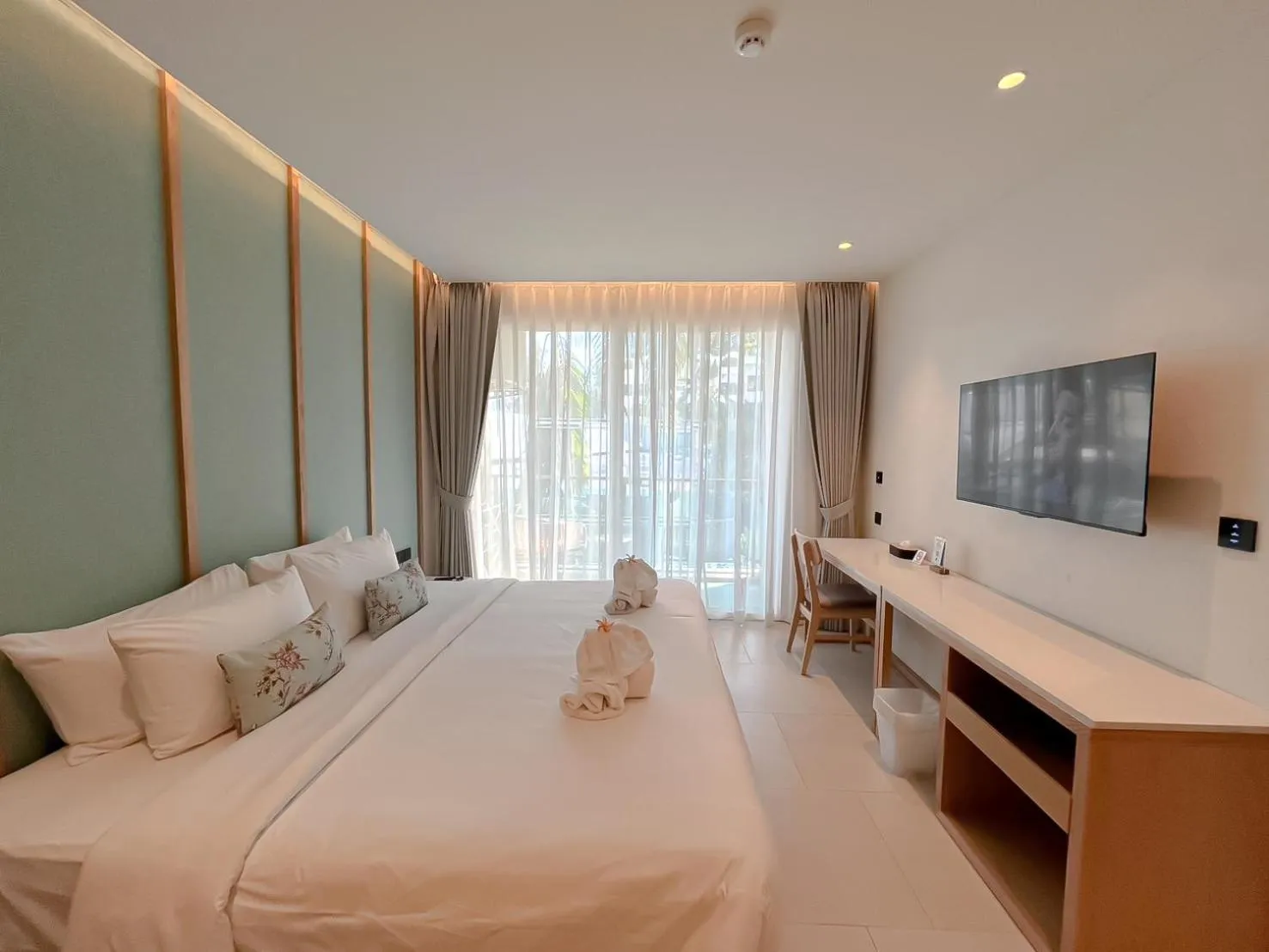 Bed in Peach Hill Resort - SHA Extra Plus