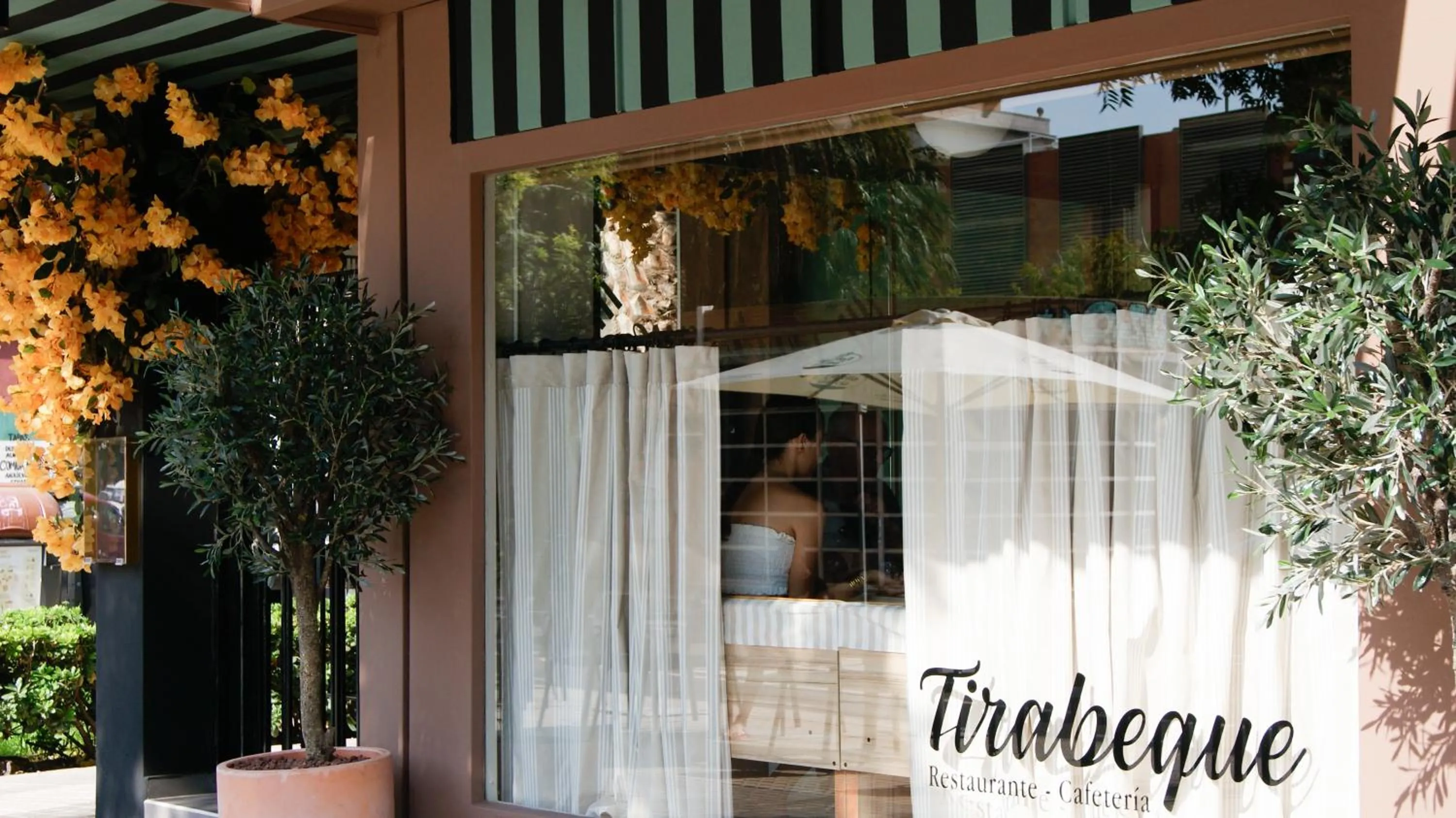 Restaurant/places to eat in Sweet Hotel Renasa