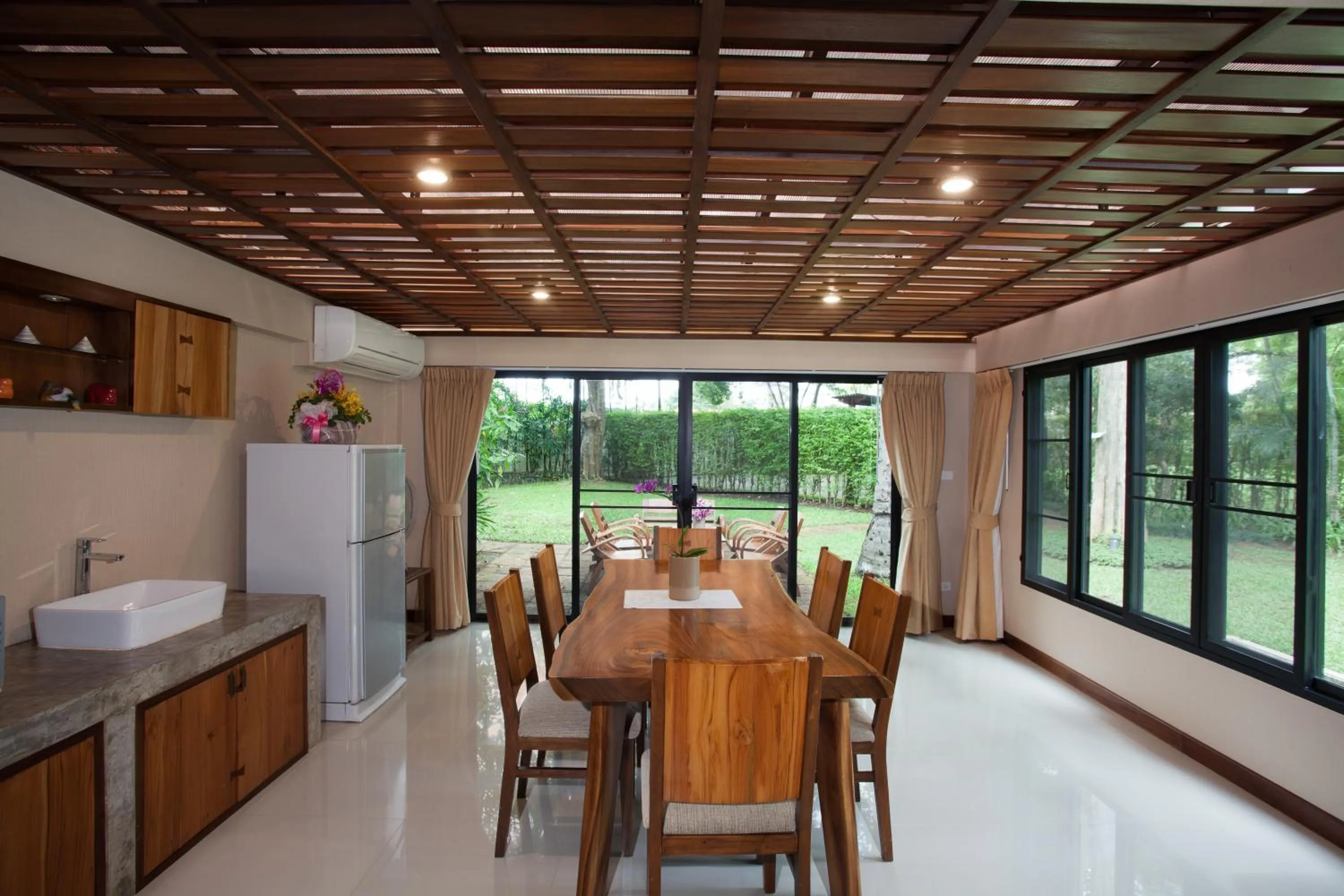 Kitchen or kitchenette in Raya Resort Beach front - The Most Green Resort in Cha-am