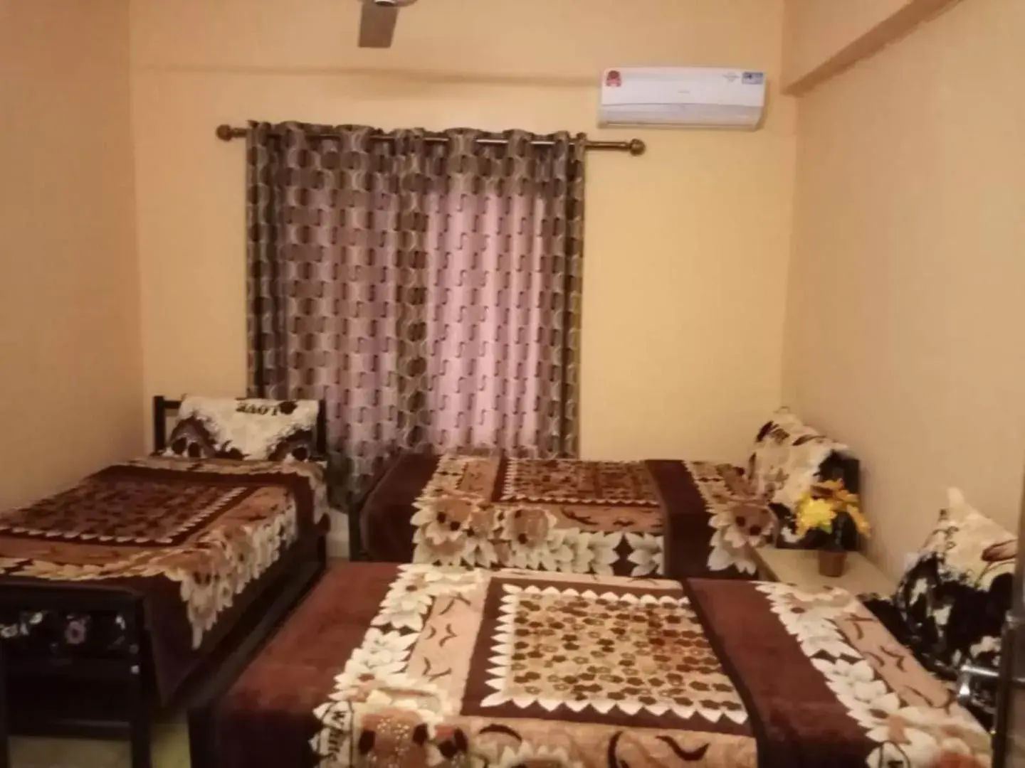 Triple Room Shared Bathroom without AC in Cliff Hostel Triple Room Shared Bathroom without AC in Cliff Hostel