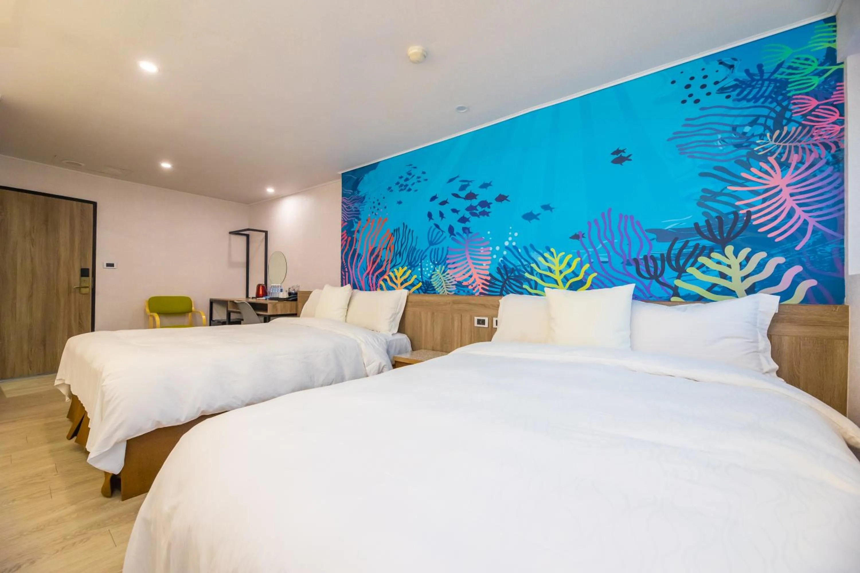 Photo of the whole room, Bed in King Hot Spring Hotel