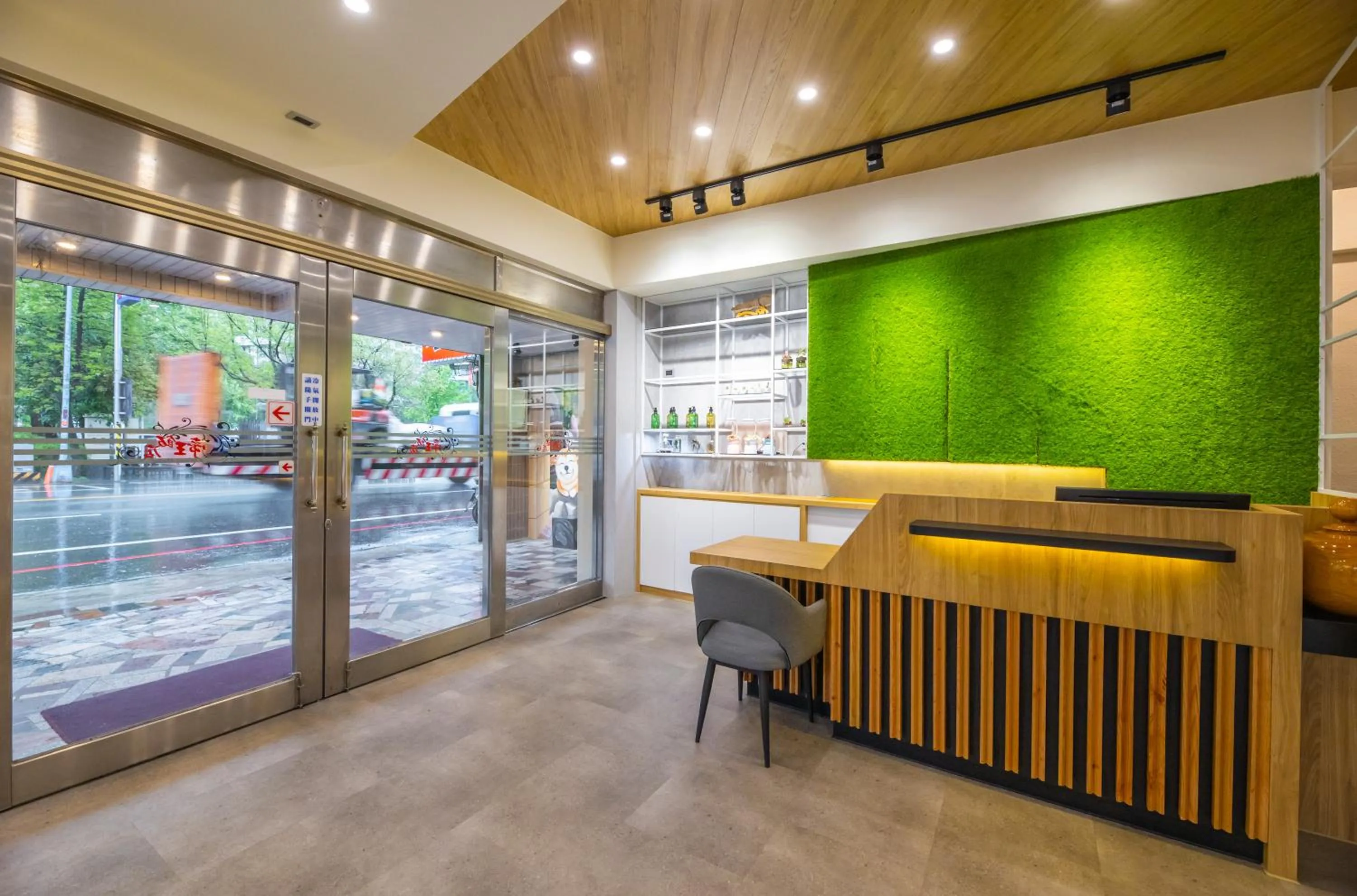 Facade/entrance in King Hot Spring Hotel