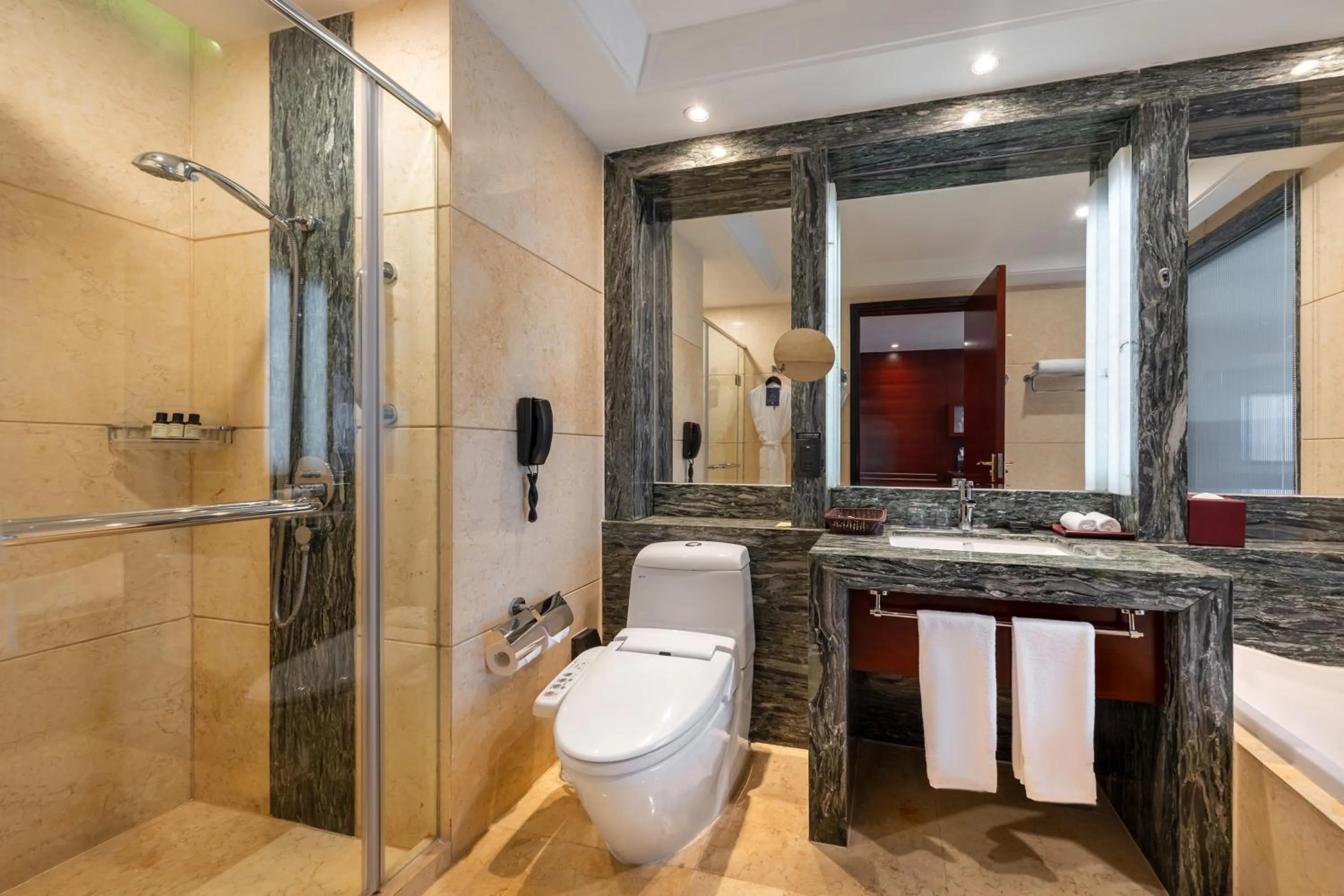 Shower in DoubleTree By Hilton Wuxi