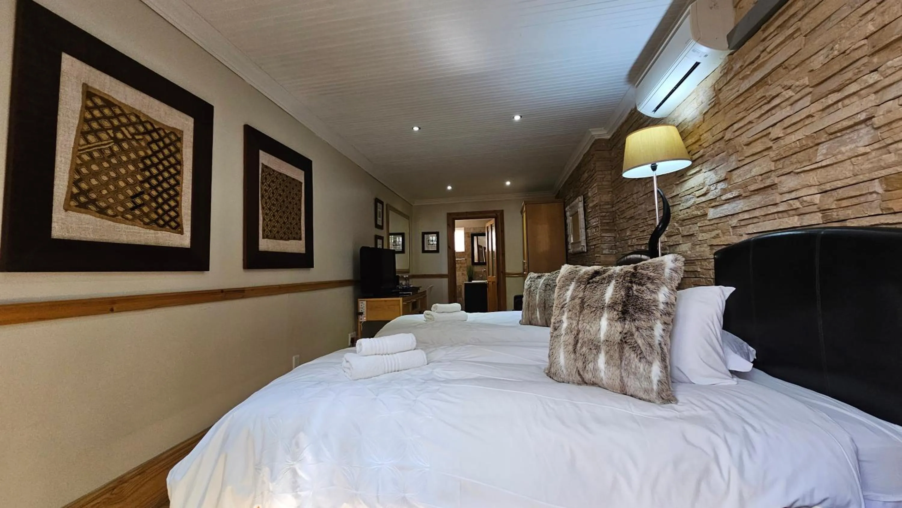 Bed in Wilton Manor SOLAR ENERGY